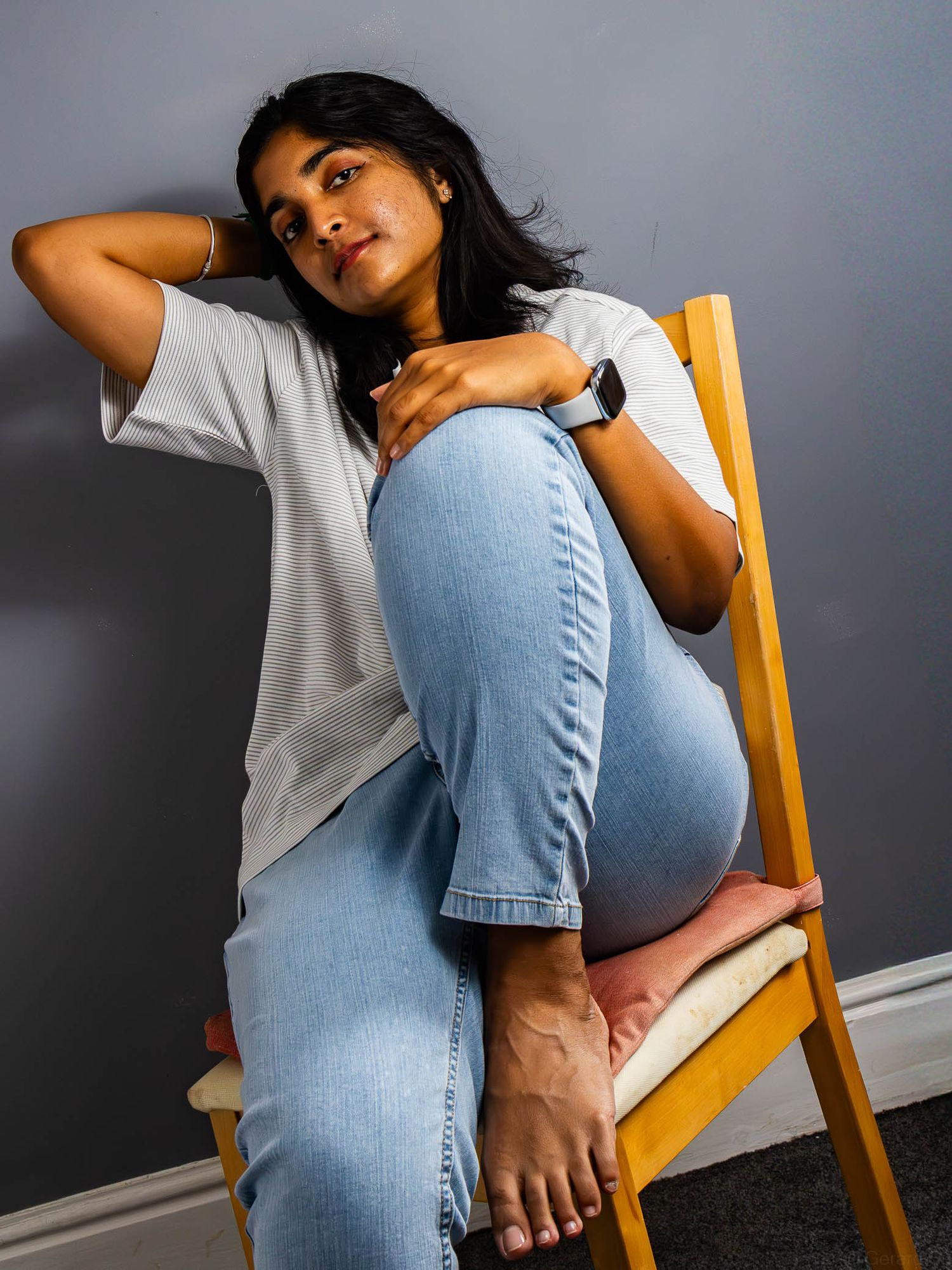 casual female fashion portrait under studio and professional lighting by Gerard Su Photography.