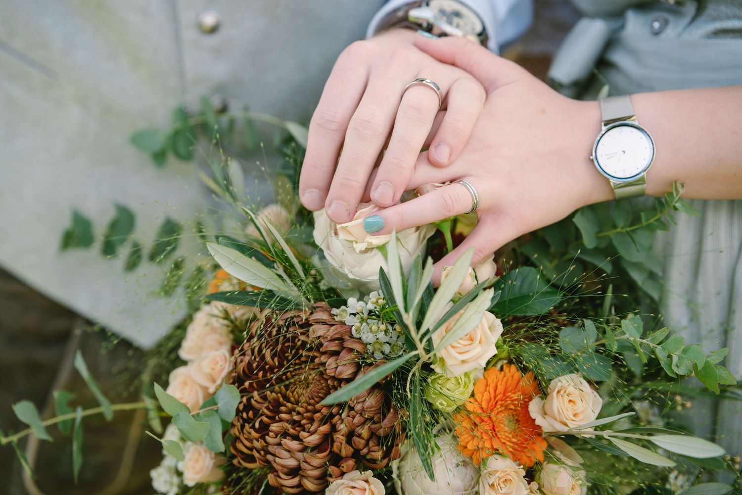 Step by step process of assembling a decorative pinecone and floral arrangement with natural materials.