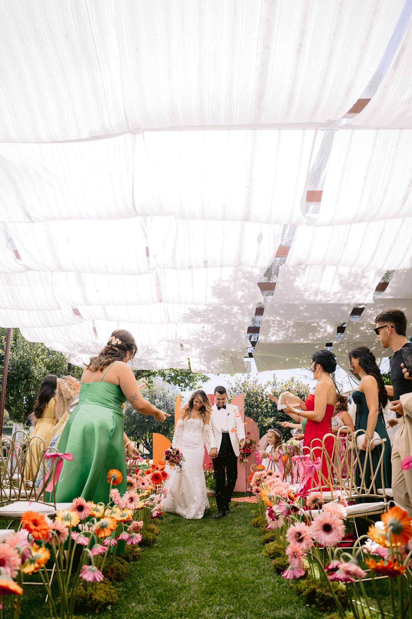 Fotógrafo de casamento registrando emoções reais, fotos perfeitas para álbuns e quadros.