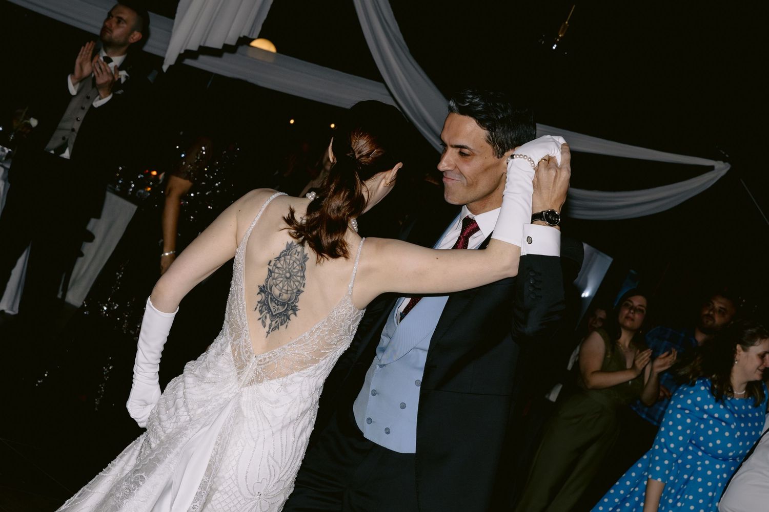 Transforme seu grande dia em memórias eternas com fotos de casamento profissionais, perfeitas para álbuns, ensaios de noivos, impressos e qu