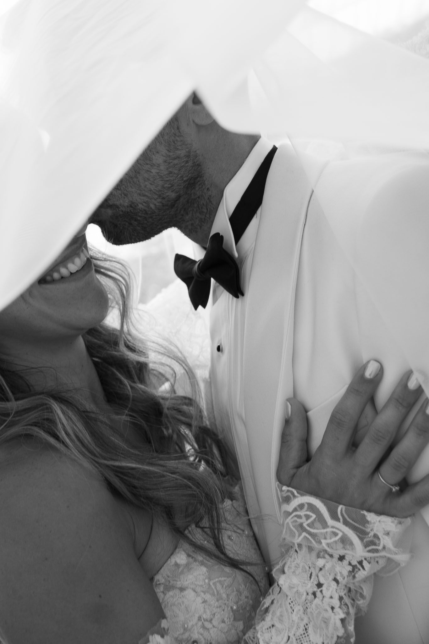 Fotógrafo de casamento registrando emoções reais, fotos perfeitas para álbuns e quadros.