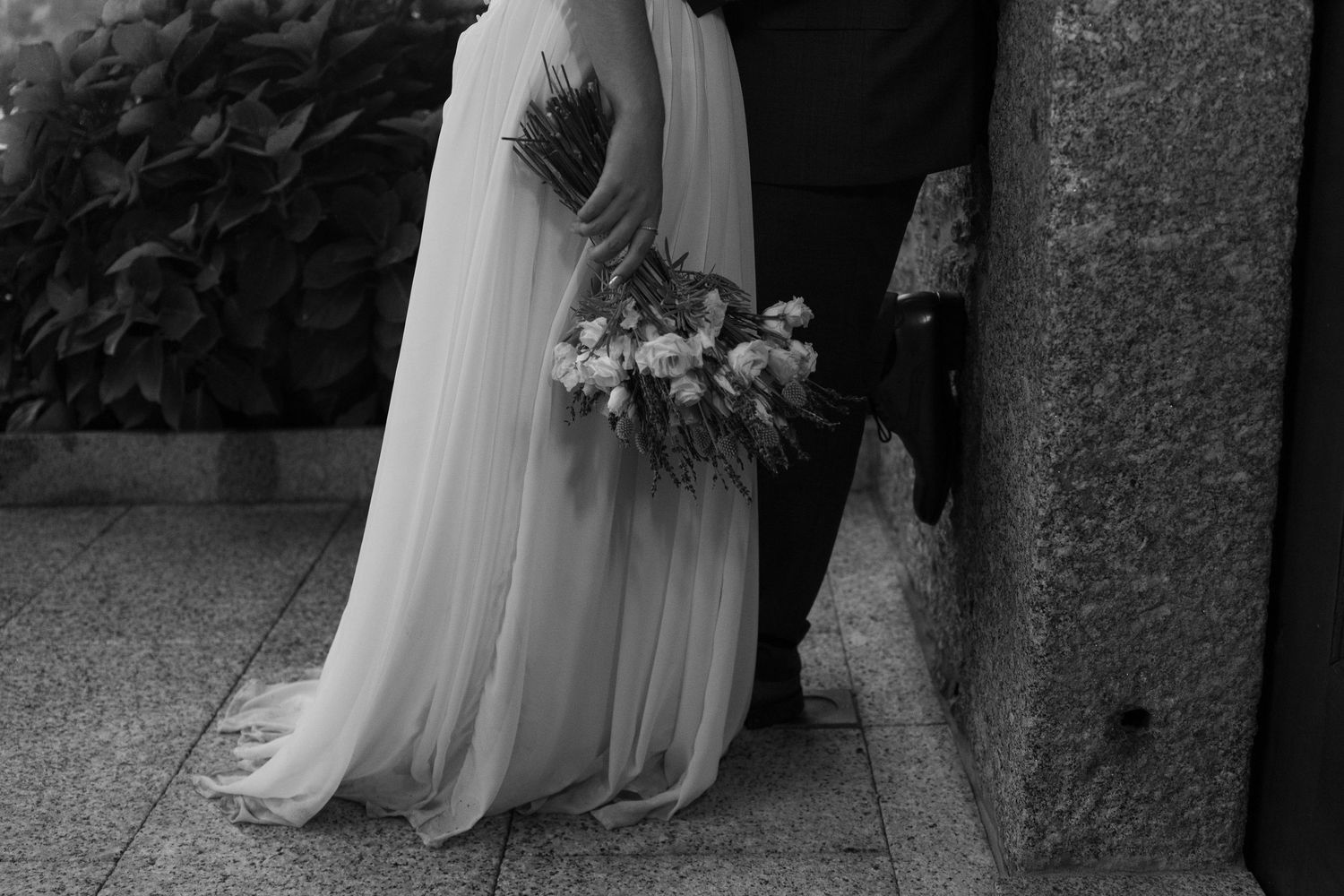 Fotografia de casamento em [cidade], registrando cada momento emocionante do seu grande dia, desde a preparação dos noivos até a festa, com