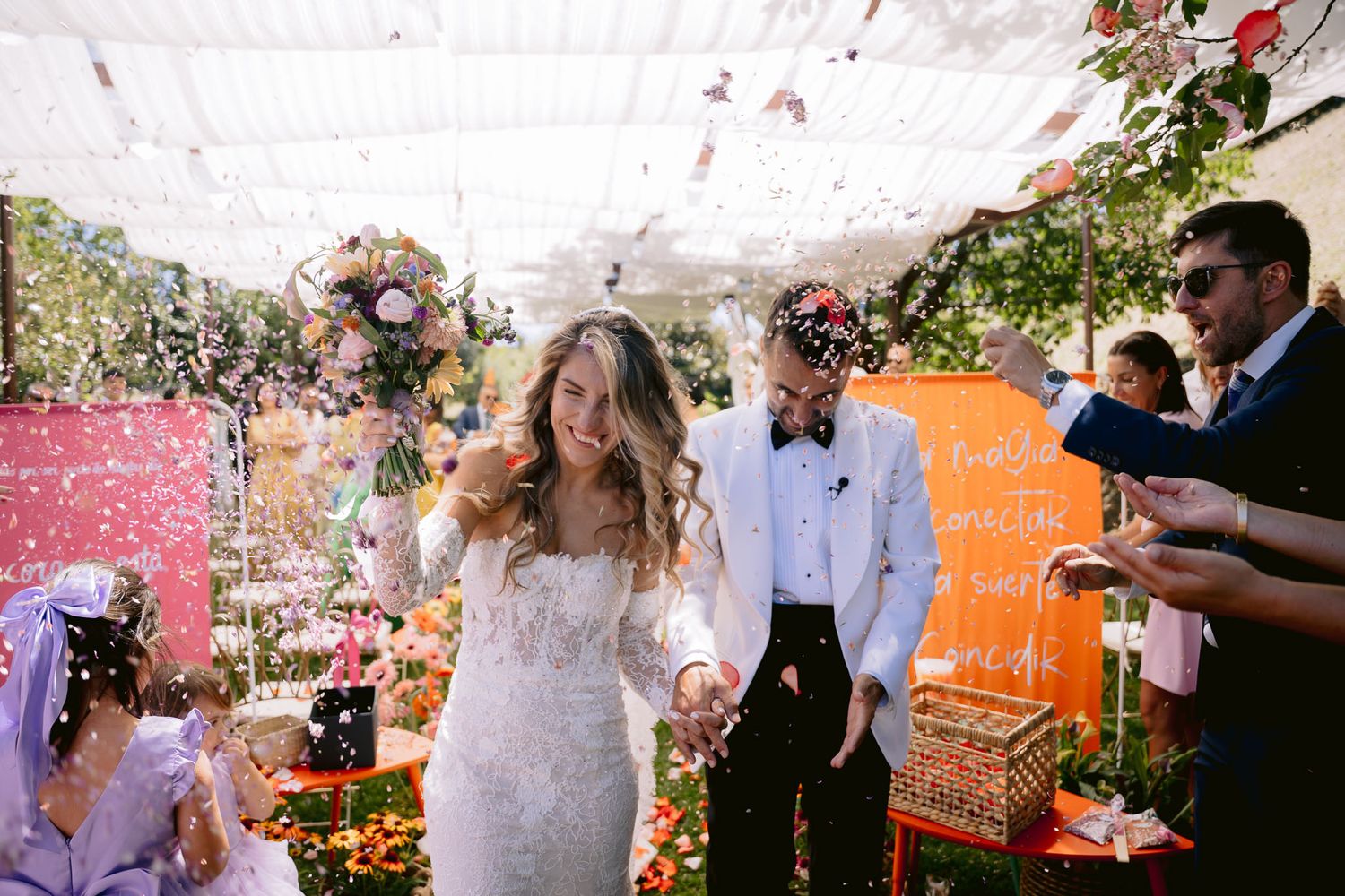 Fotógrafo de casamento registrando emoções reais, fotos perfeitas para álbuns e quadros.