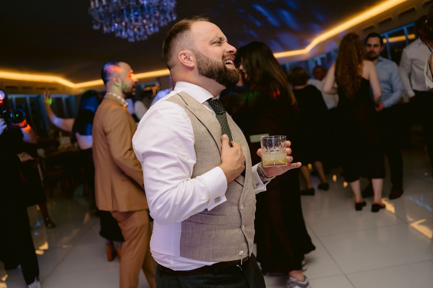 Registre seu casamento com fotos que capturam amor, alegria e momentos únicos, ideais para impressos, álbuns e presentes especiais para fami