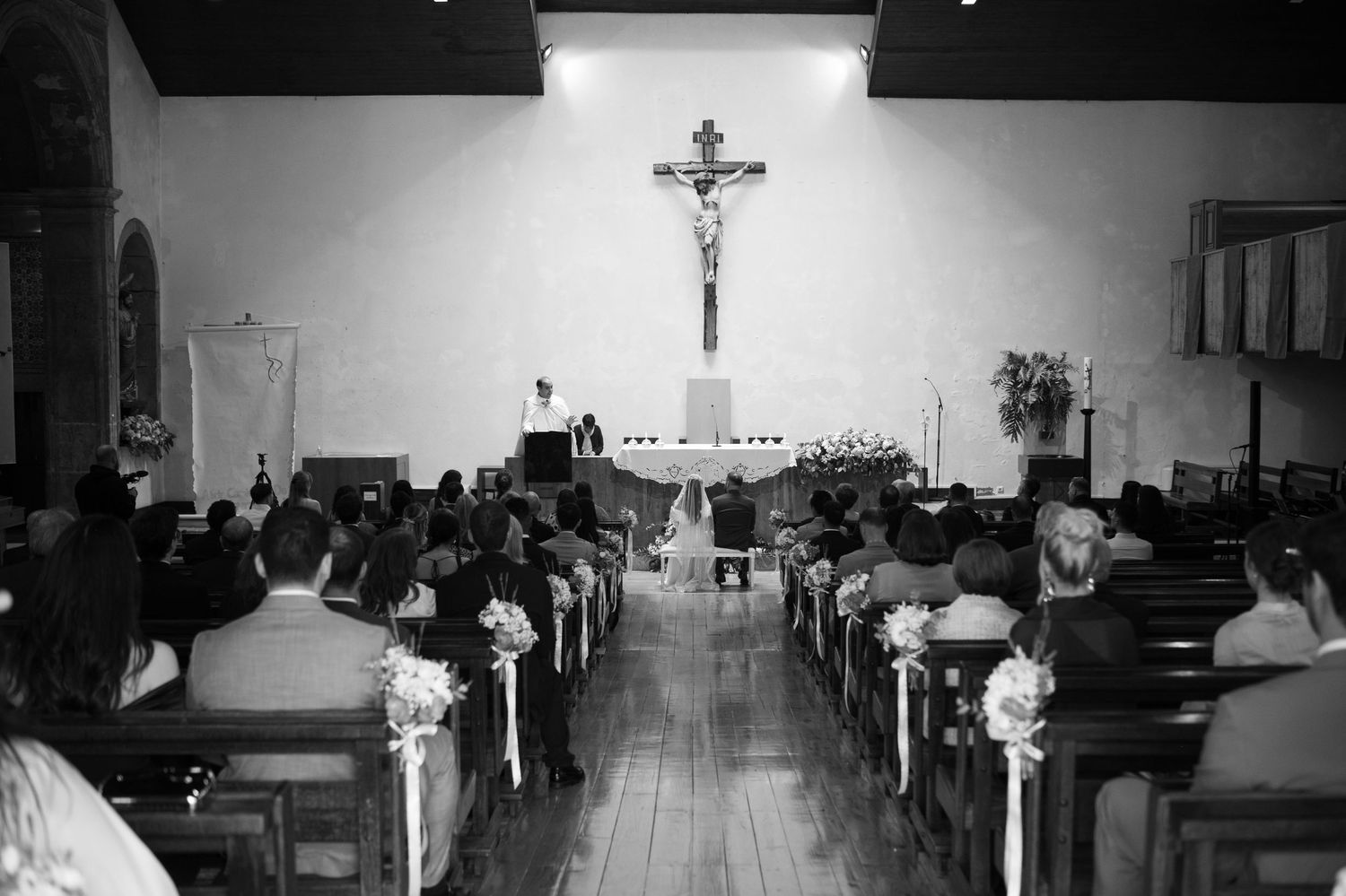 Transforme seu casamento em uma coleção de memórias inesquecíveis com fotos profissionais que ficam lindas em álbuns, impressos e lembranças