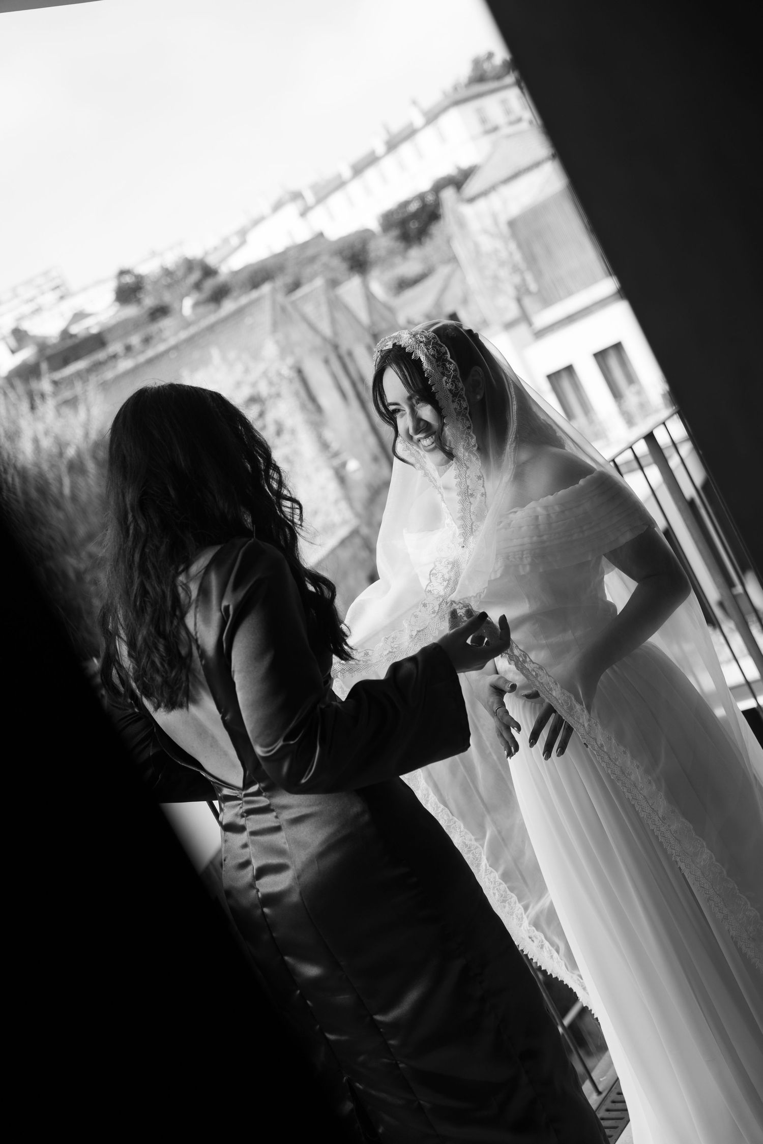 Ensaio de noivos e cobertura completa do casamento em [cidade], com fotos que eternizam a emoção, ideais para álbuns impressos e recordações