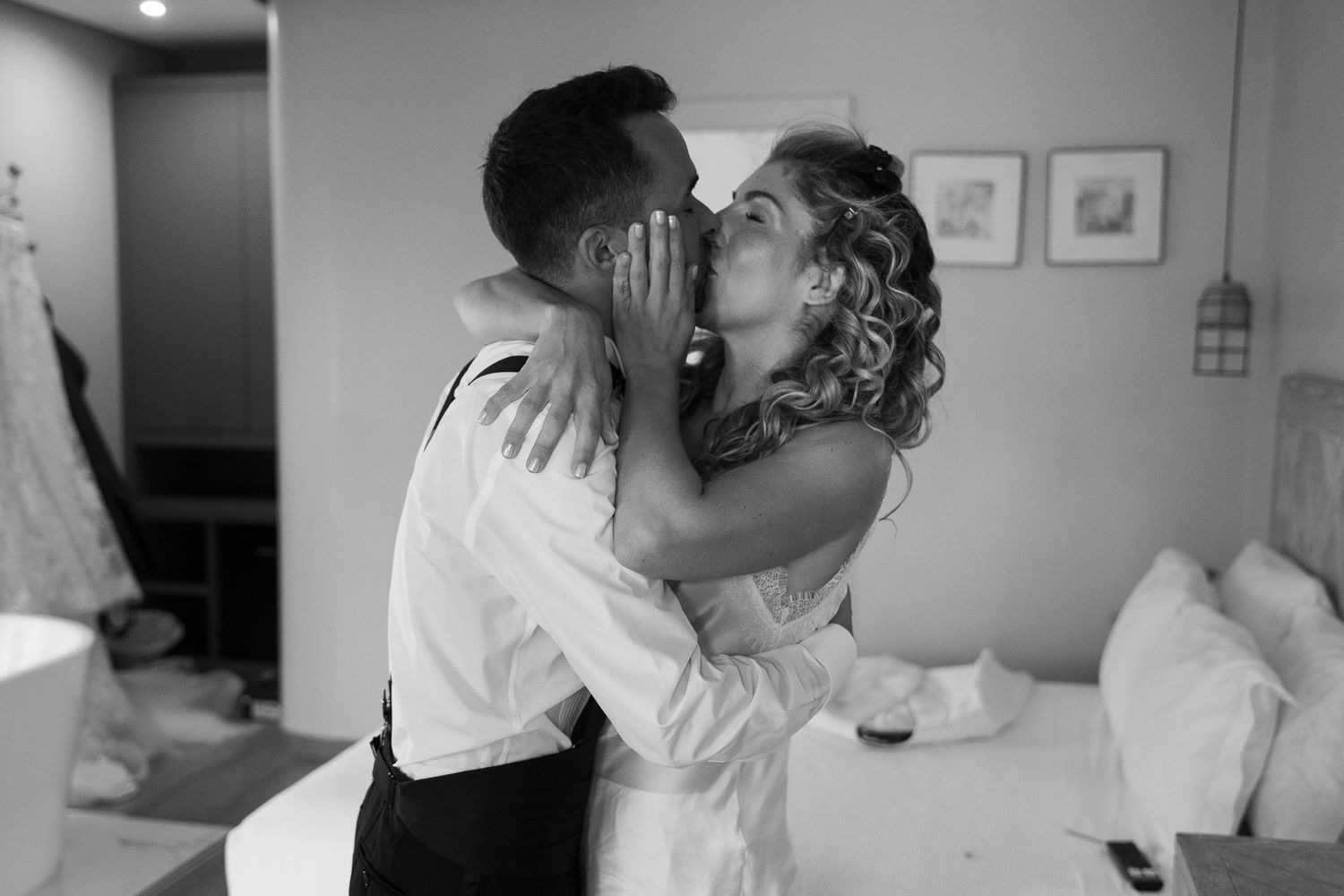 Fotografia de casamento criativa, com fotos de ensaio e cerimônia para álbuns e impressos.