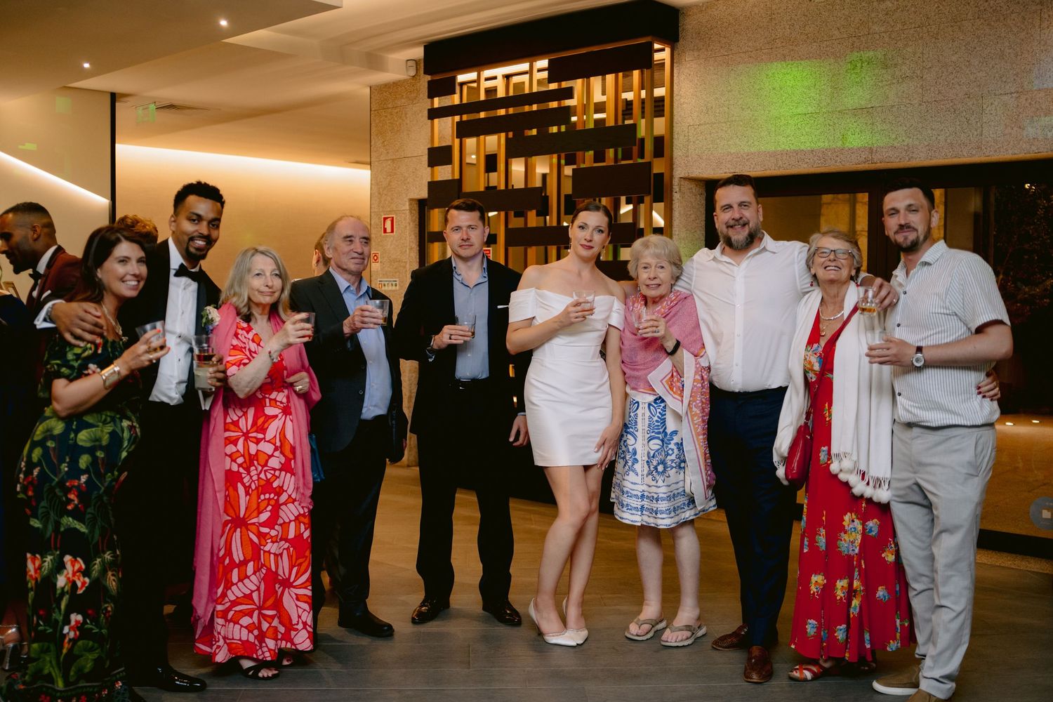 Momentos mágicos do casamento em Portugal, fotos que eternizam emoções em impressos.