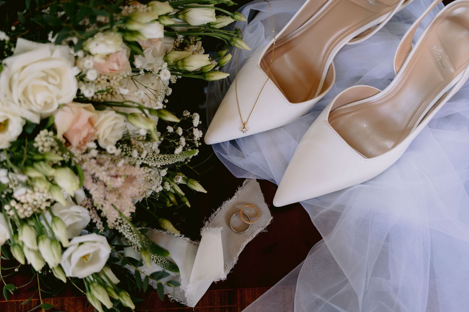 vCasamento ao ar livre com foco na noiva, criando imagens lindas para lembranças eternas.