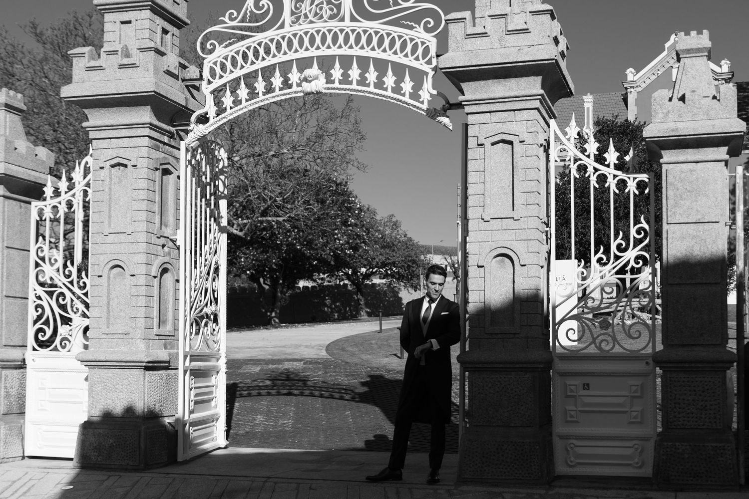 Momentos especiais do casamento em Portugal, registrados com arte para álbuns e impressos.
