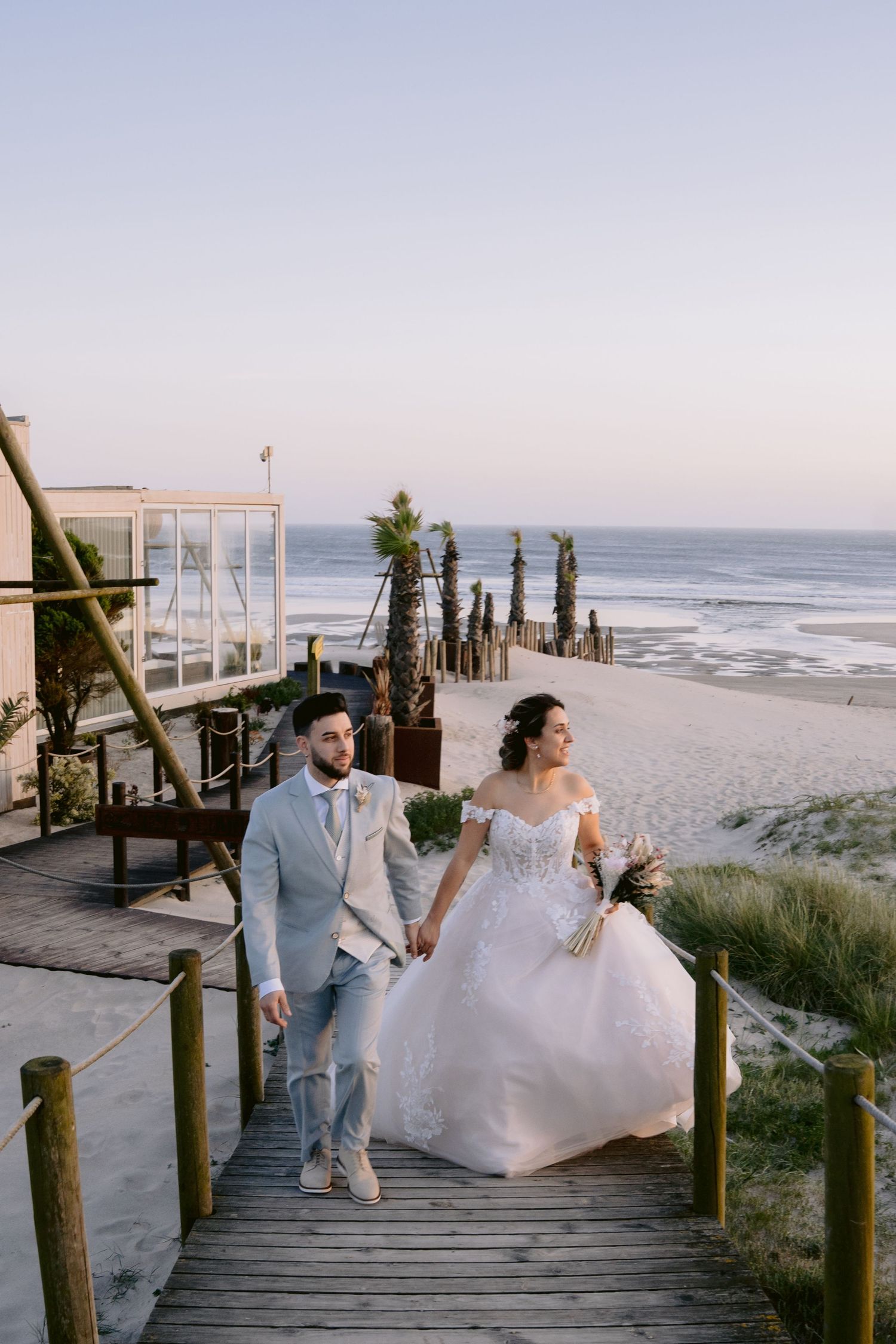 Cobertura completa do casamento em [cidade], fotos emocionantes para lembranças eternas.
