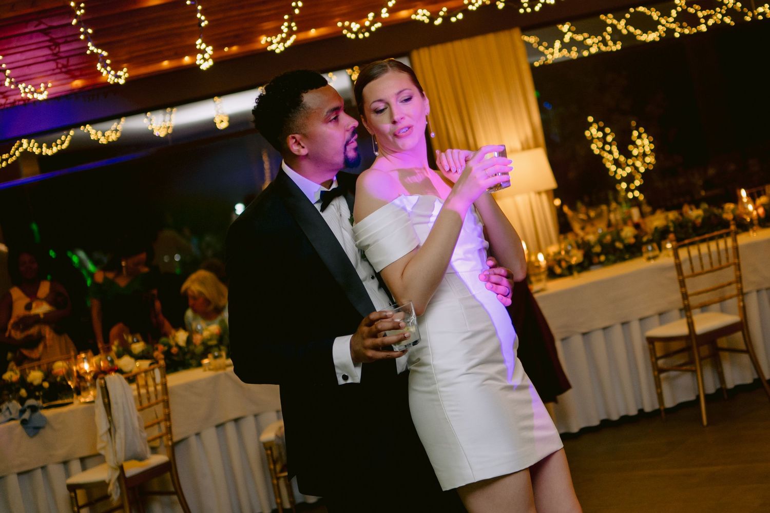 Momentos mágicos do casamento em Portugal, fotos que eternizam emoções em impressos.