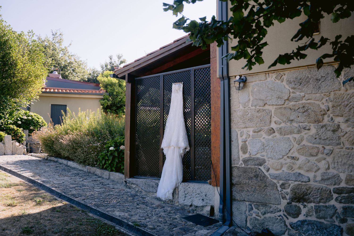 Momentos mágicos do casamento em Portugal, fotos que eternizam emoções em impressos.