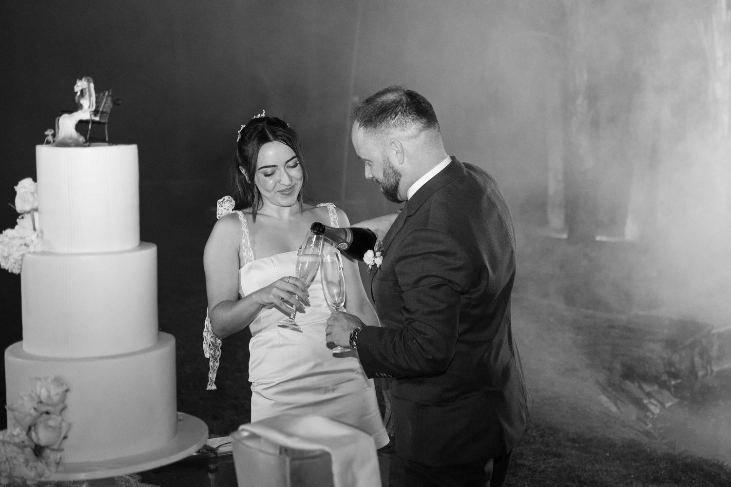 Transformamos cada instante do casamento em imagens inesquecíveis, perfeitas para álbuns, impressos personalizados e recordações que contam