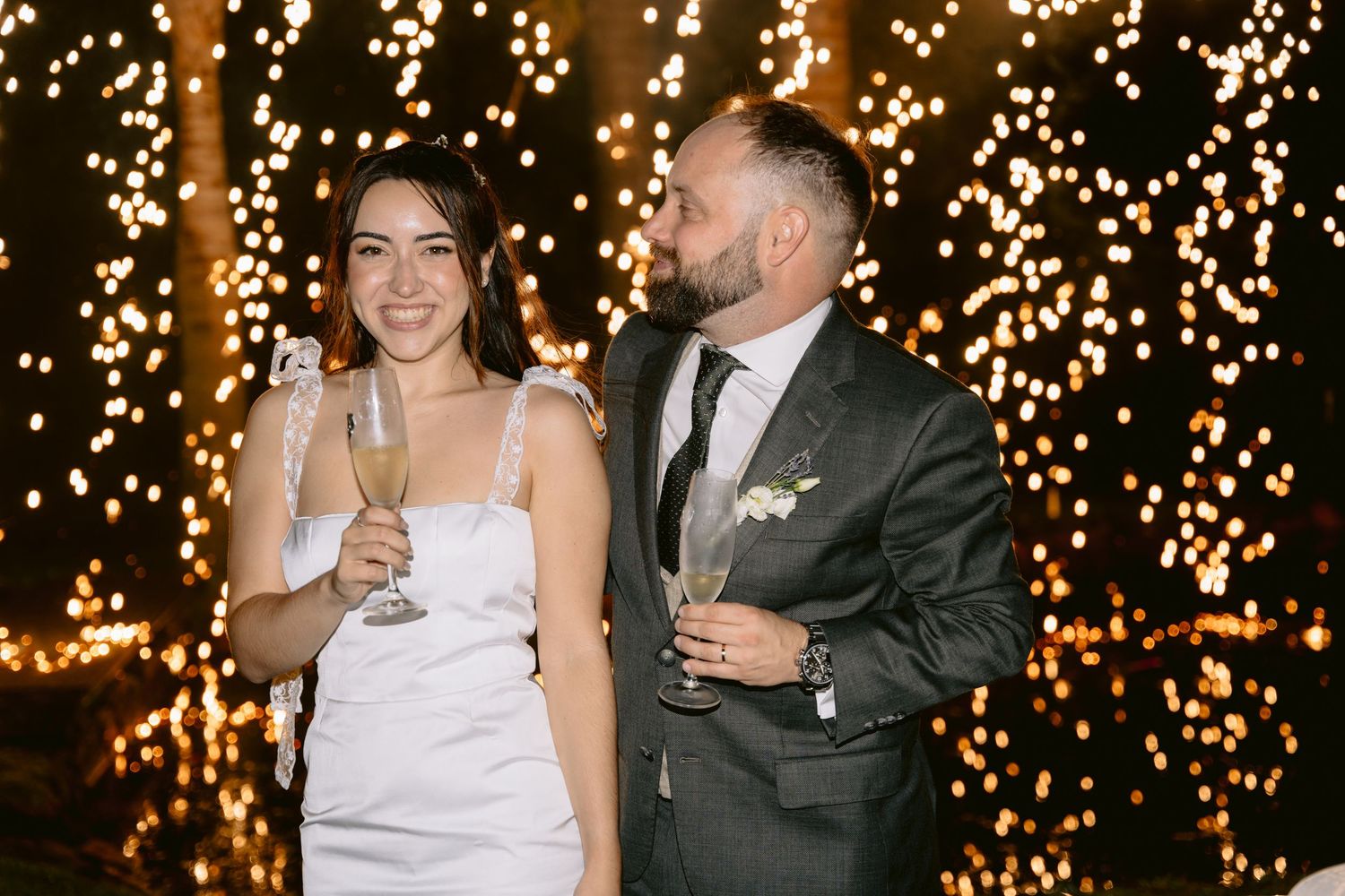 Transformamos cada instante do casamento em imagens inesquecíveis, perfeitas para álbuns, impressos personalizados e recordações que contam