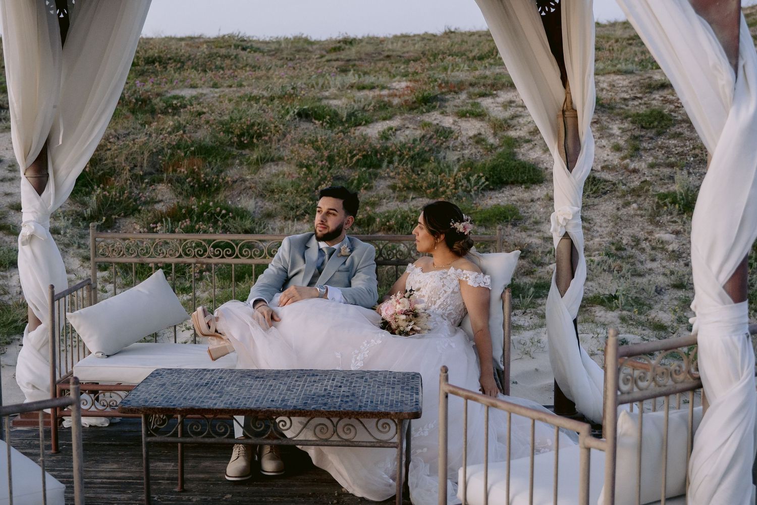 Cobertura completa do casamento em [cidade], fotos emocionantes para lembranças eternas.