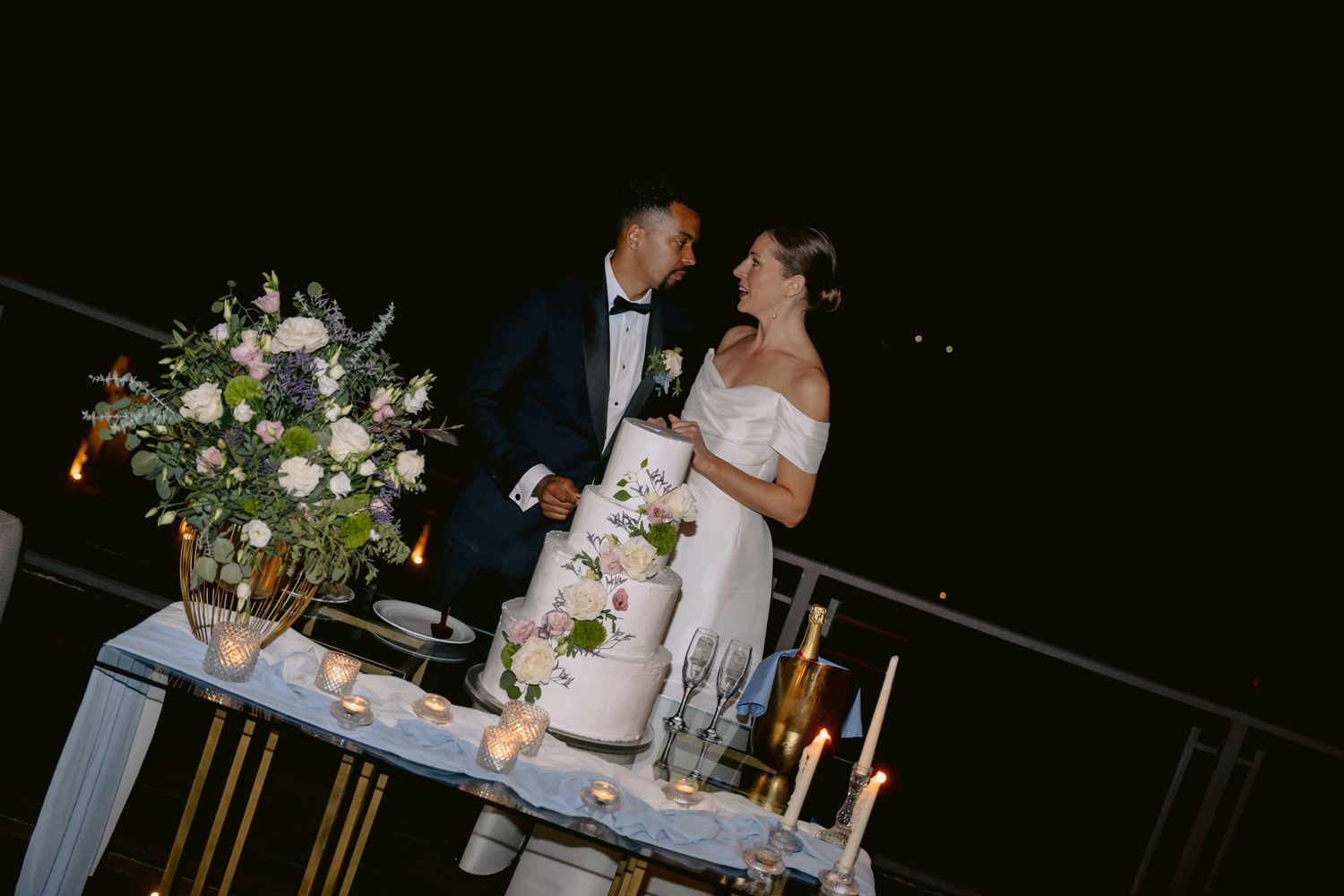 Fotos de casamento profissionais, capturando amor, alegria e detalhes especiais.