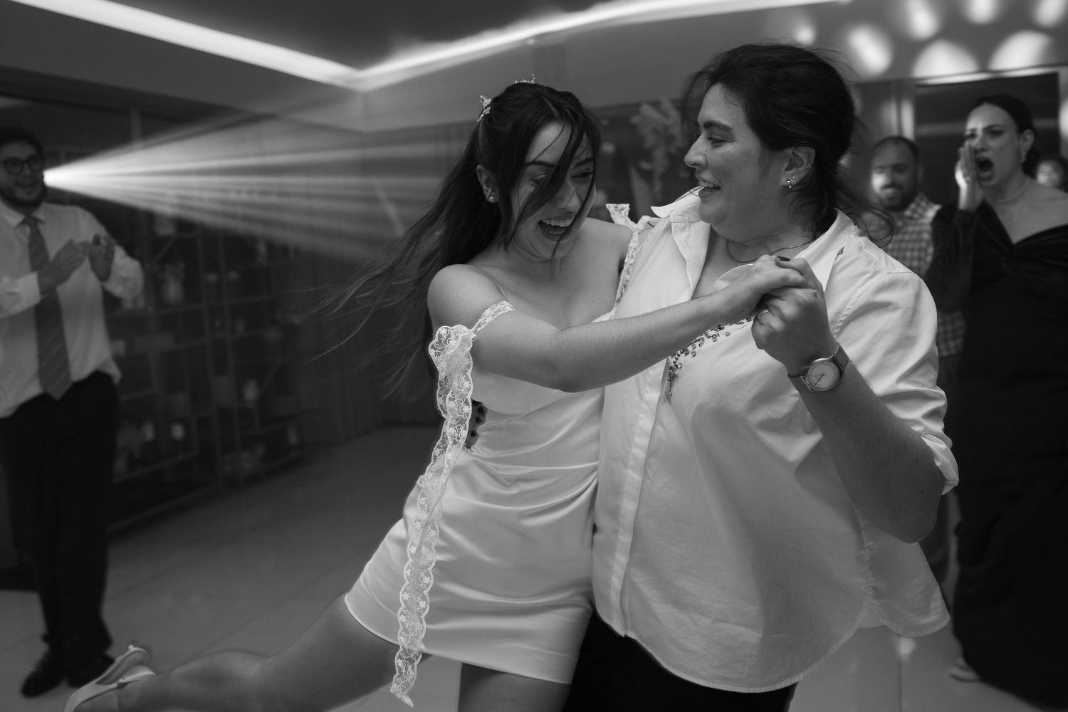 Transformamos cada instante do casamento em imagens inesquecíveis, perfeitas para álbuns, impressos personalizados e recordações que contam