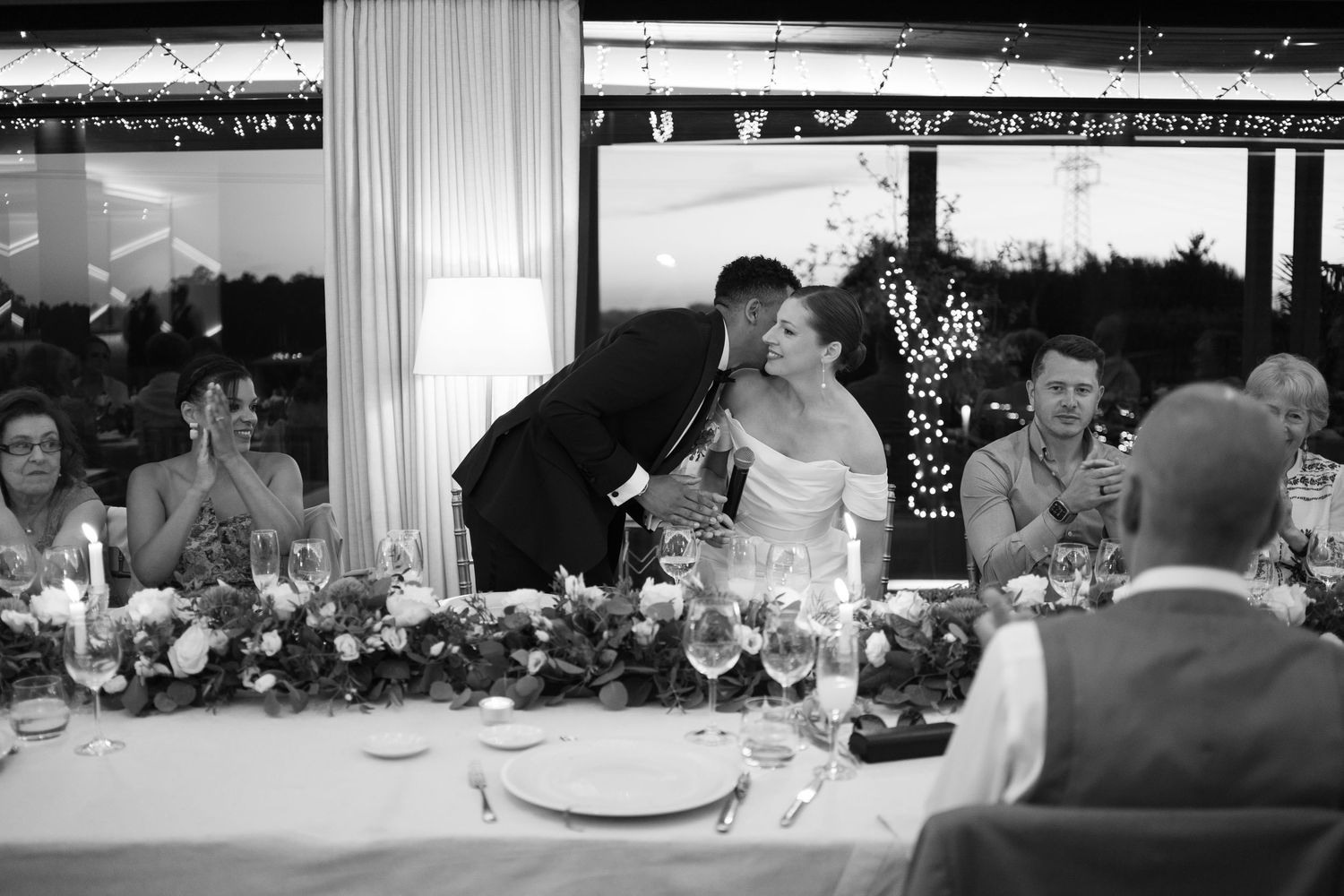 Fotos de casamento profissionais, capturando amor, alegria e detalhes especiais.