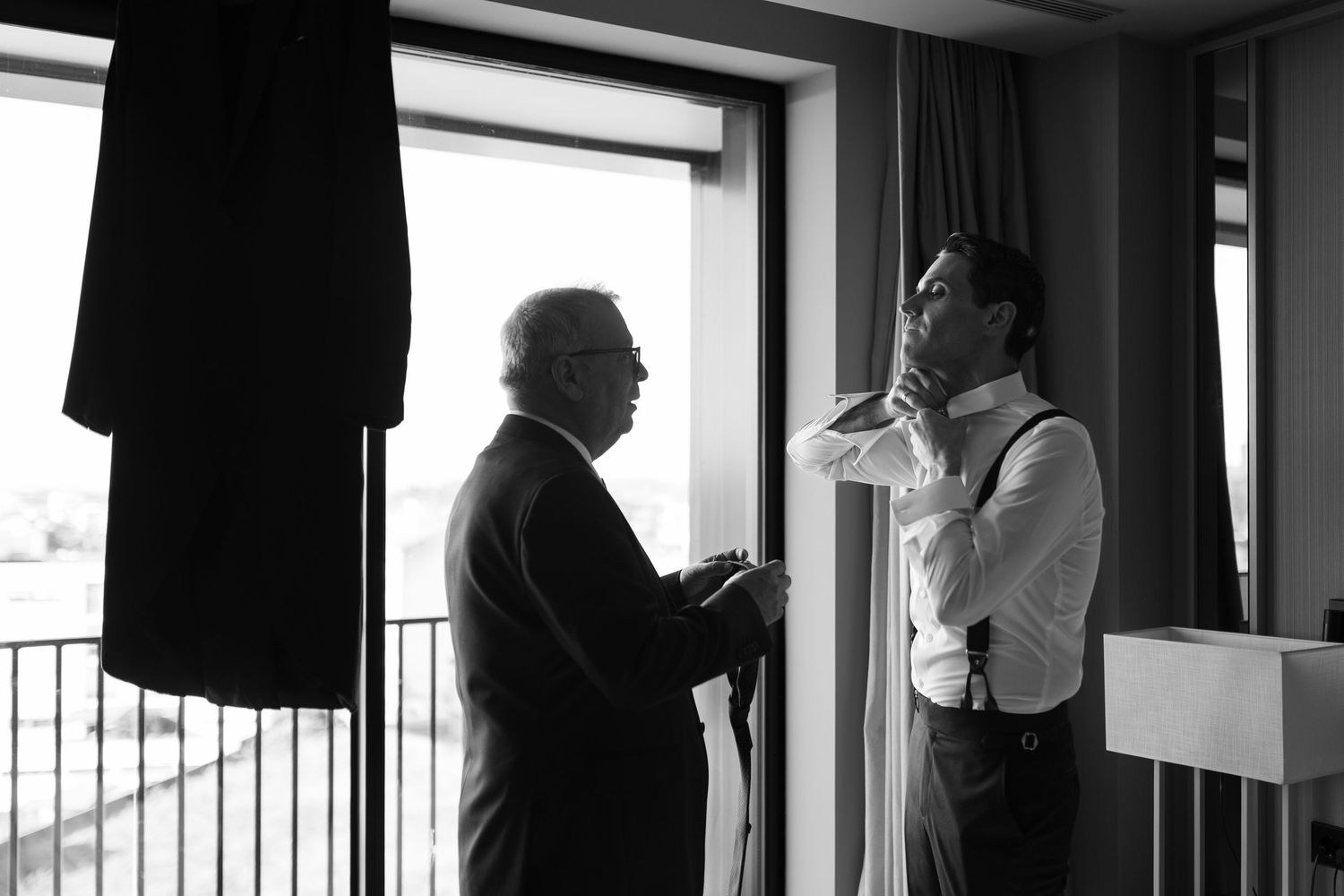 Momentos especiais do casamento em Portugal, registrados com arte para álbuns e impressos.