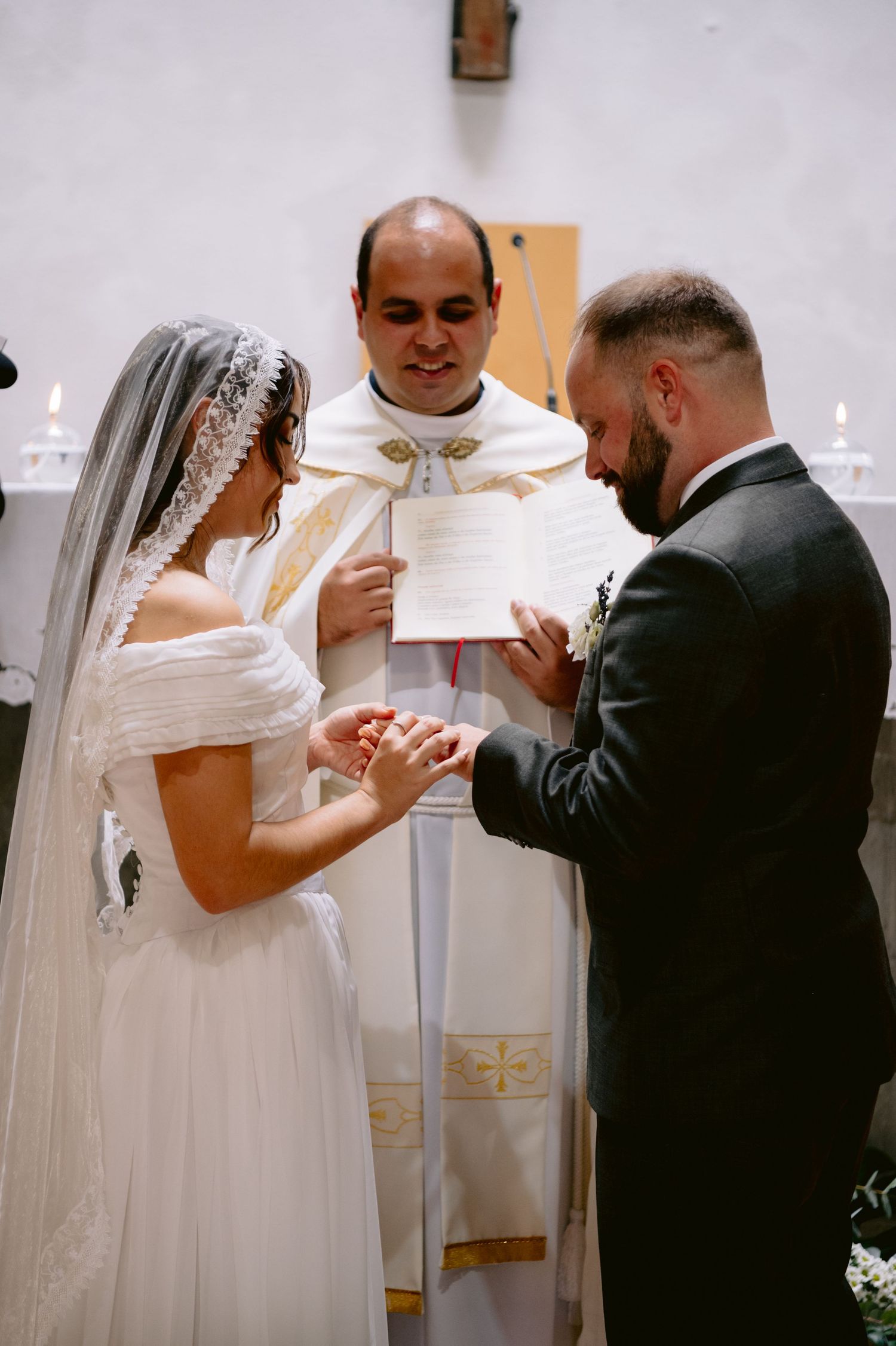 Transforme seu casamento em uma coleção de memórias inesquecíveis com fotos profissionais que ficam lindas em álbuns, impressos e lembranças