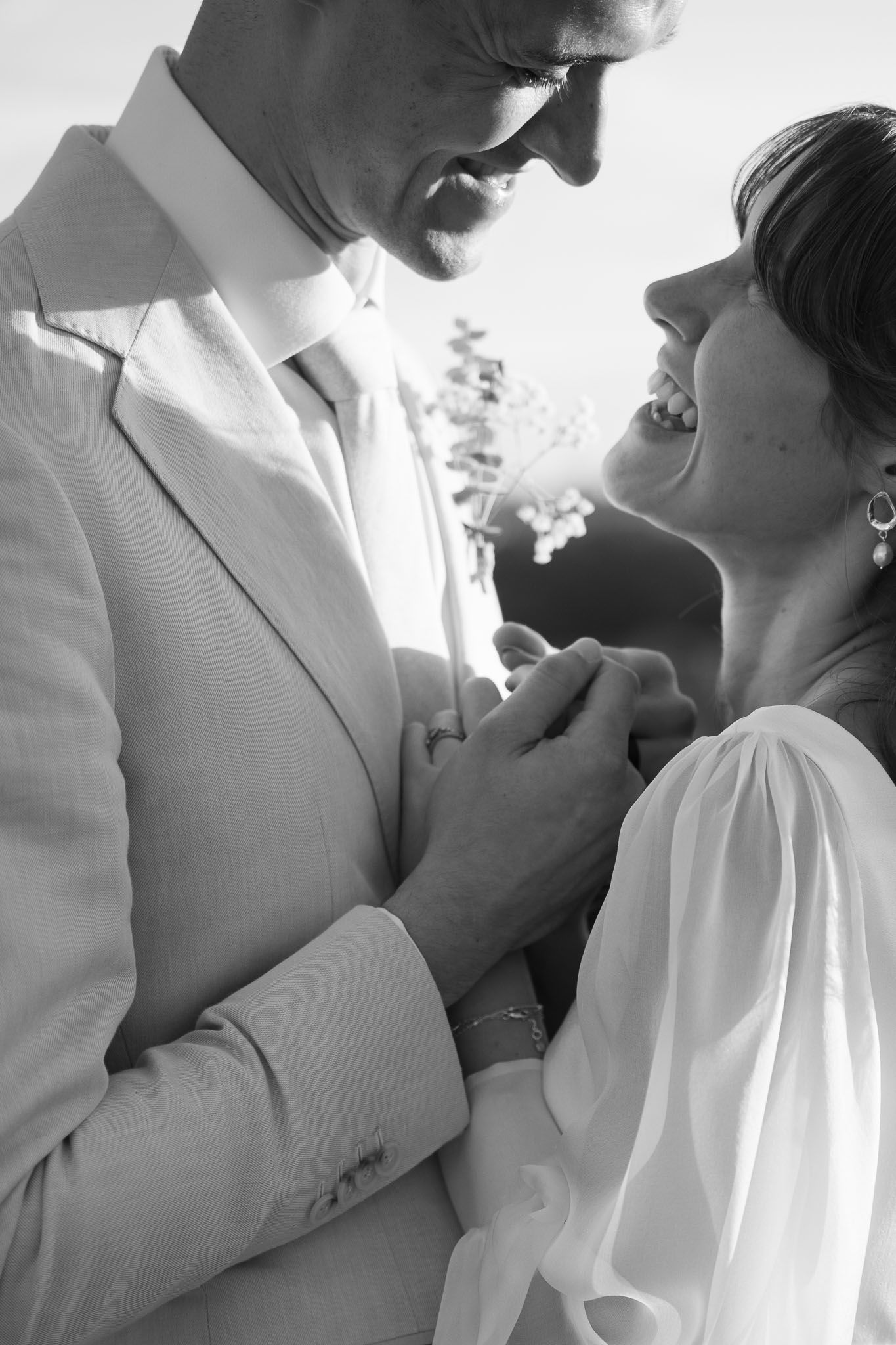 Casamento ao ar livre em Portugal, capturando a noiva radiante e momentos cheios de emoção.Casamento ao ar livre em Portugal, capturando a n