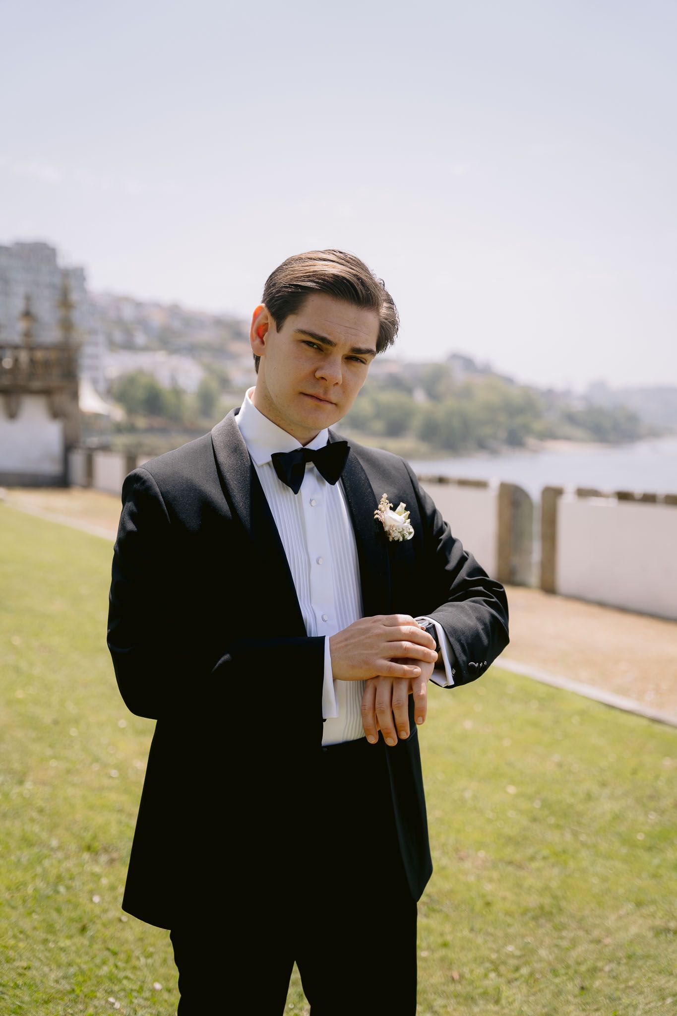 Casamento ao ar livre com foco na noiva, criando imagens lindas para lembranças eternas.