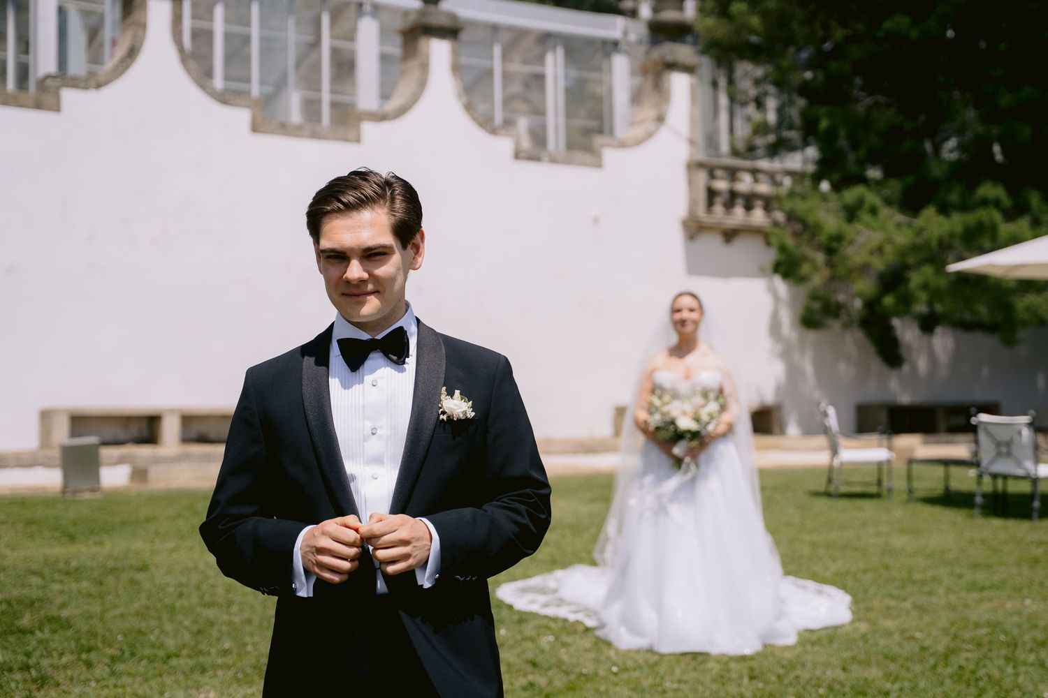 Casamento ao ar livre com foco na noiva, criando imagens lindas para lembranças eternas.