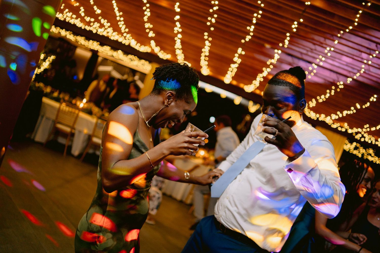 Momentos mágicos do casamento em Portugal, fotos que eternizam emoções em impressos.
