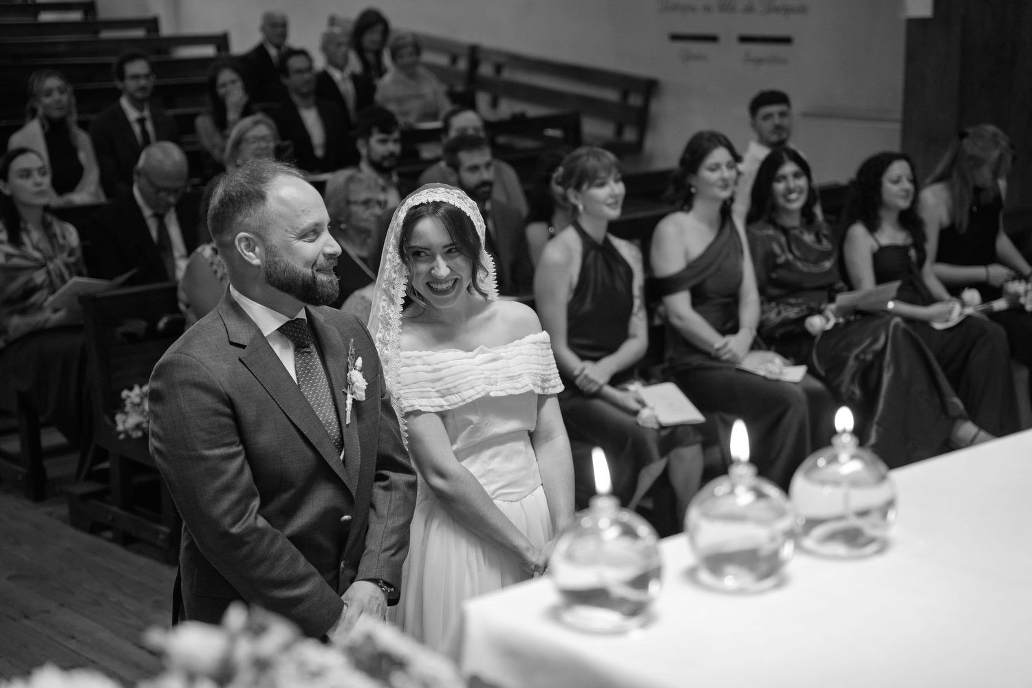 Transforme seu casamento em uma coleção de memórias inesquecíveis com fotos profissionais que ficam lindas em álbuns, impressos e lembranças