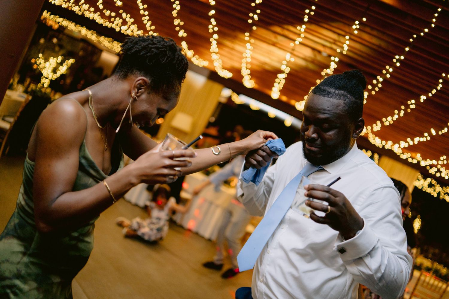 Momentos mágicos do casamento em Portugal, fotos que eternizam emoções em impressos.