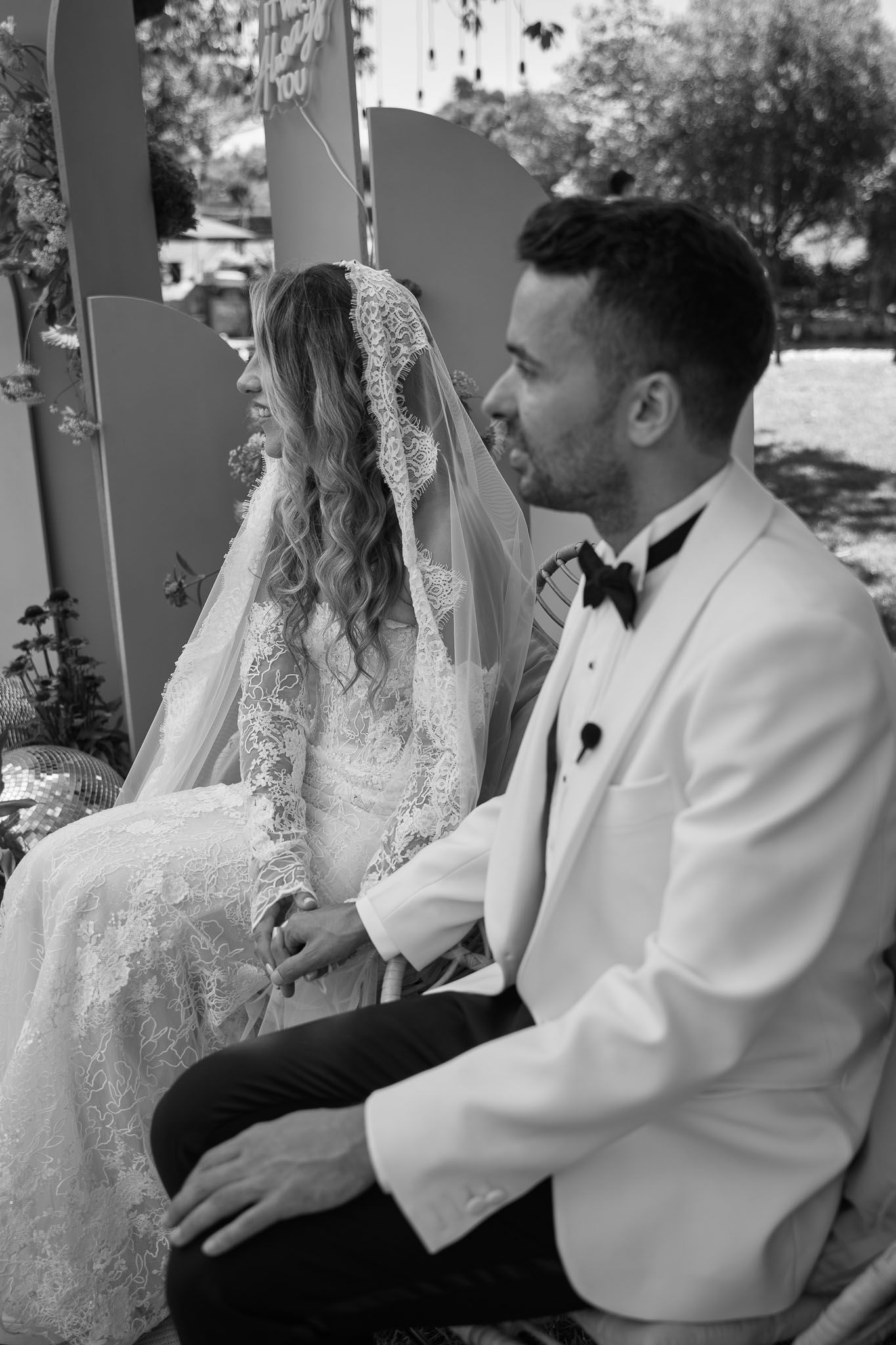 Fotógrafo de casamento registrando emoções reais, fotos perfeitas para álbuns e quadros.