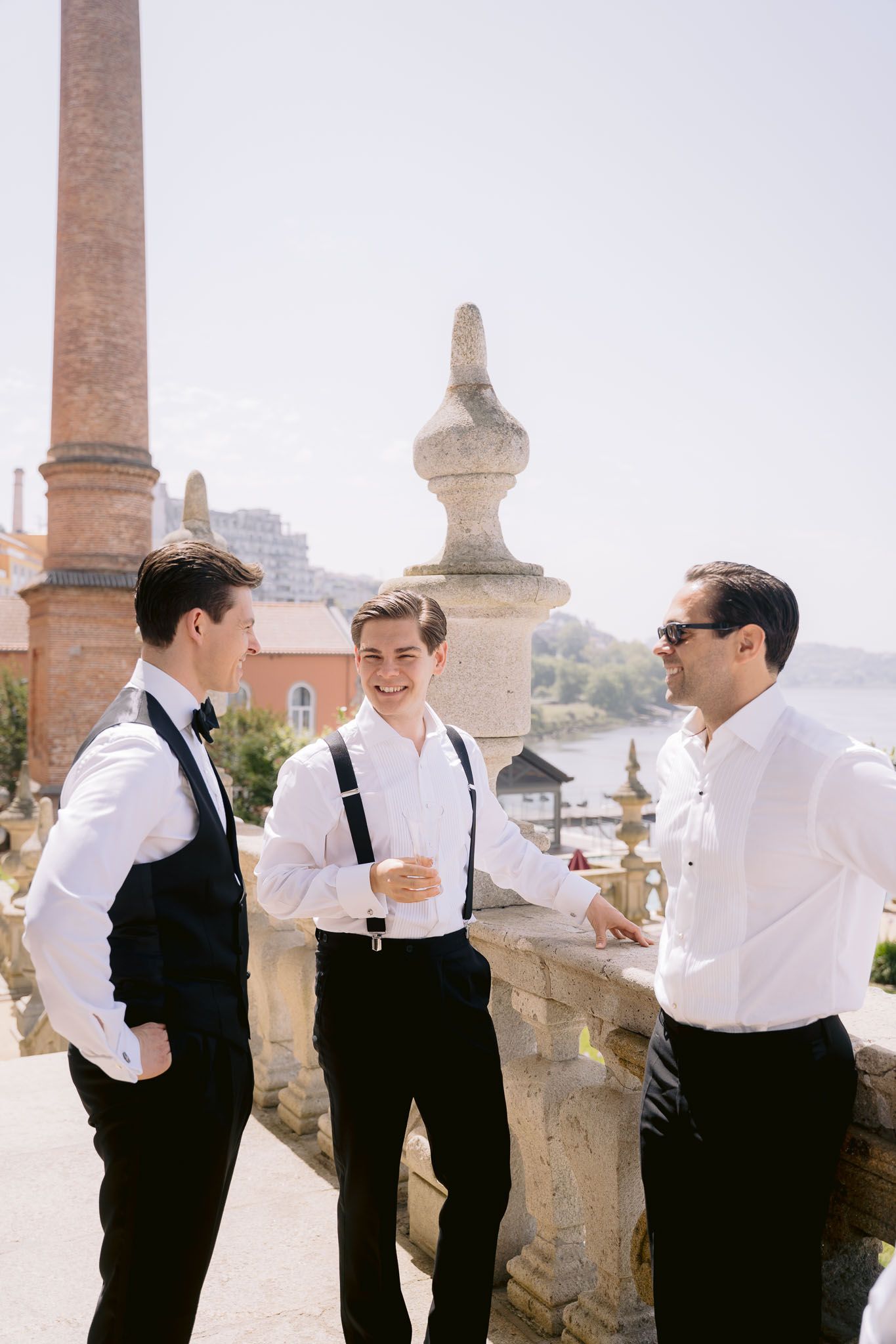 Casamento ao ar livre com foco na noiva, criando imagens lindas para lembranças eternas.