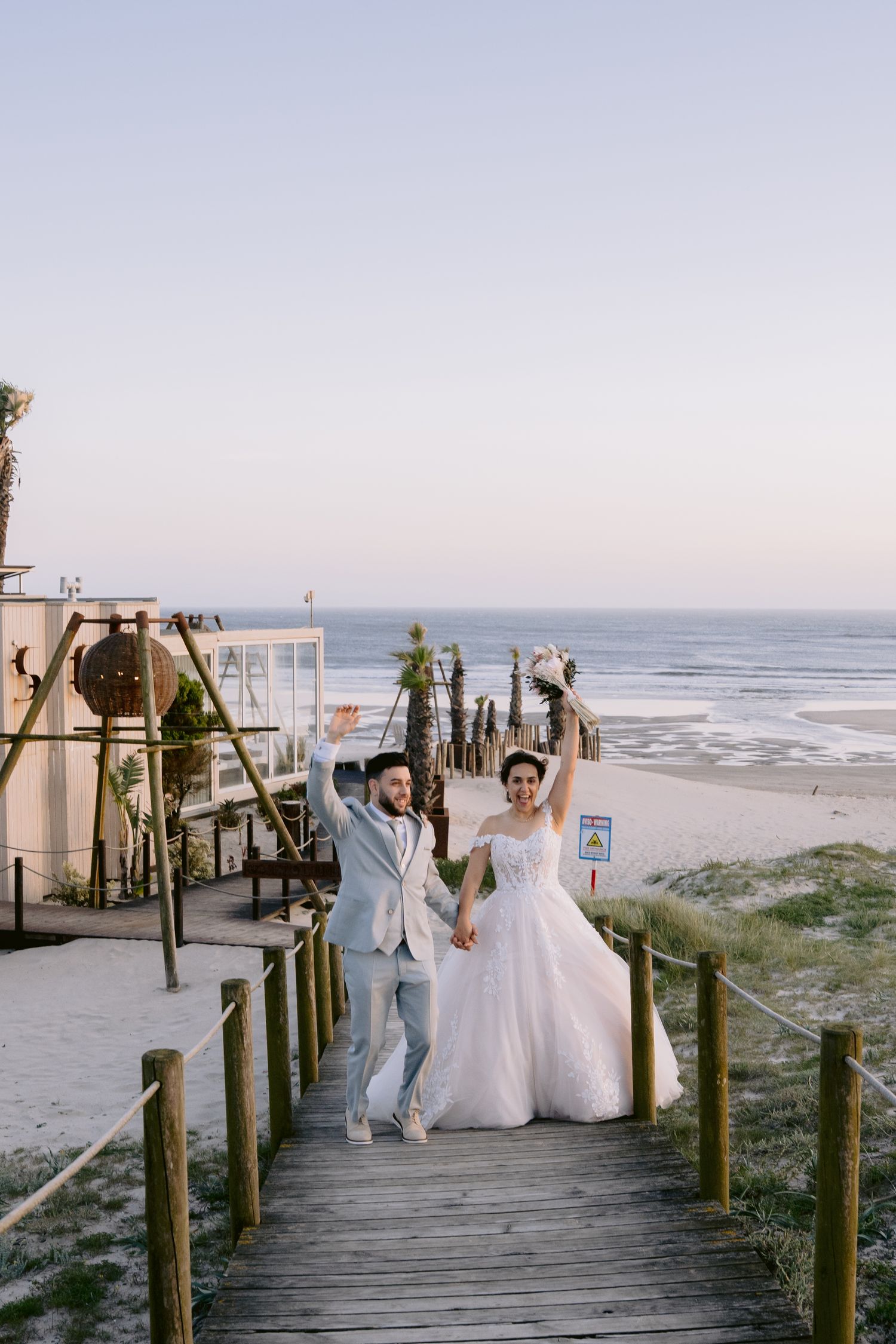 Cobertura completa do casamento em [cidade], fotos emocionantes para lembranças eternas.