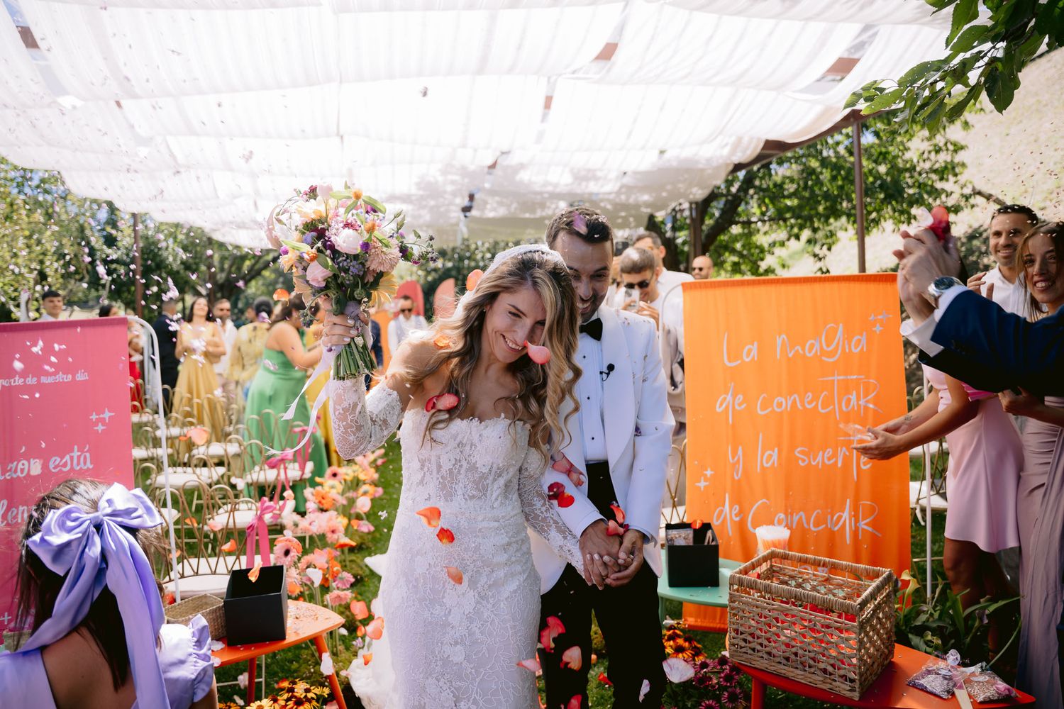 Fotografia de casamento criativa, com fotos de ensaio e cerimônia para álbuns e impressos.