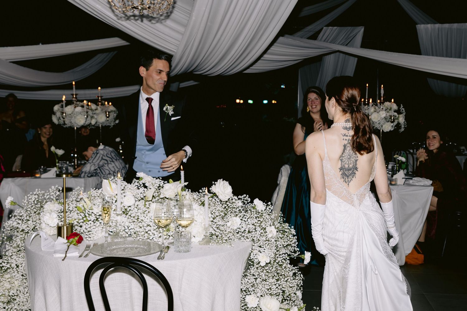Transforme seu grande dia em memórias eternas com fotos de casamento profissionais, perfeitas para álbuns, ensaios de noivos, impressos e qu