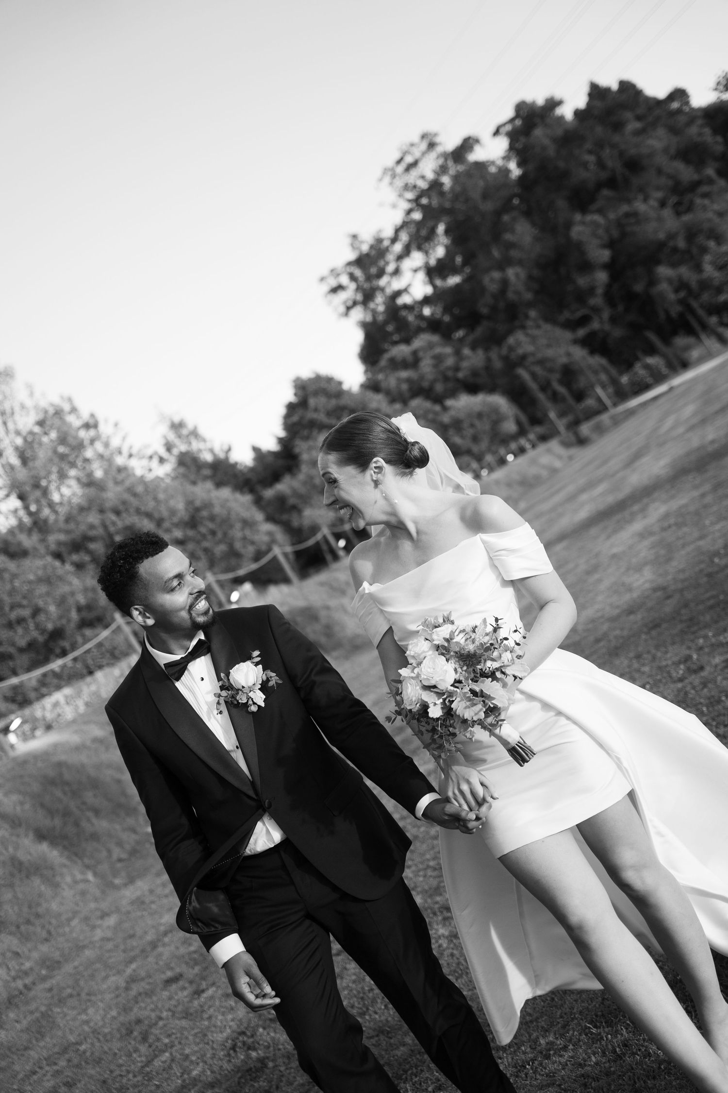 Fotos de casamento profissionais, capturando amor, alegria e detalhes especiais.
