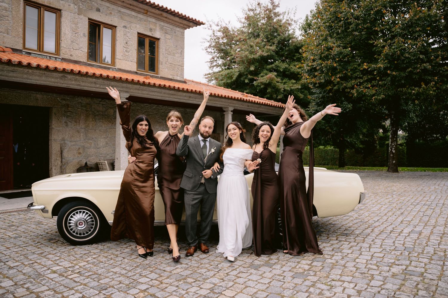 Cobertura completa de casamento em [cidade], com fotos espontâneas e emocionantes, perfeitas para álbuns impressos, quadros e lembranças per