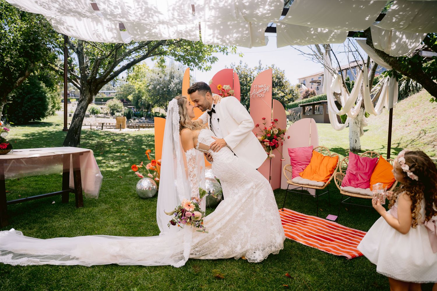 Fotógrafo de casamento registrando emoções reais, fotos perfeitas para álbuns e quadros.