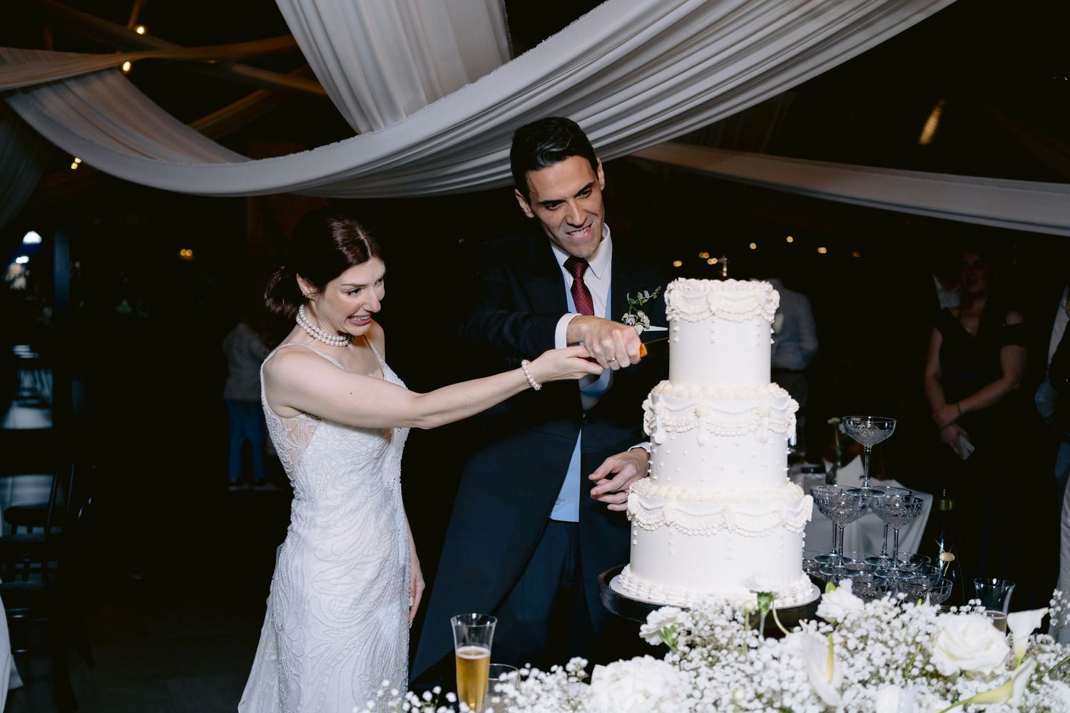 Transforme seu grande dia em memórias eternas com fotos de casamento profissionais, perfeitas para álbuns, ensaios de noivos, impressos e qu
