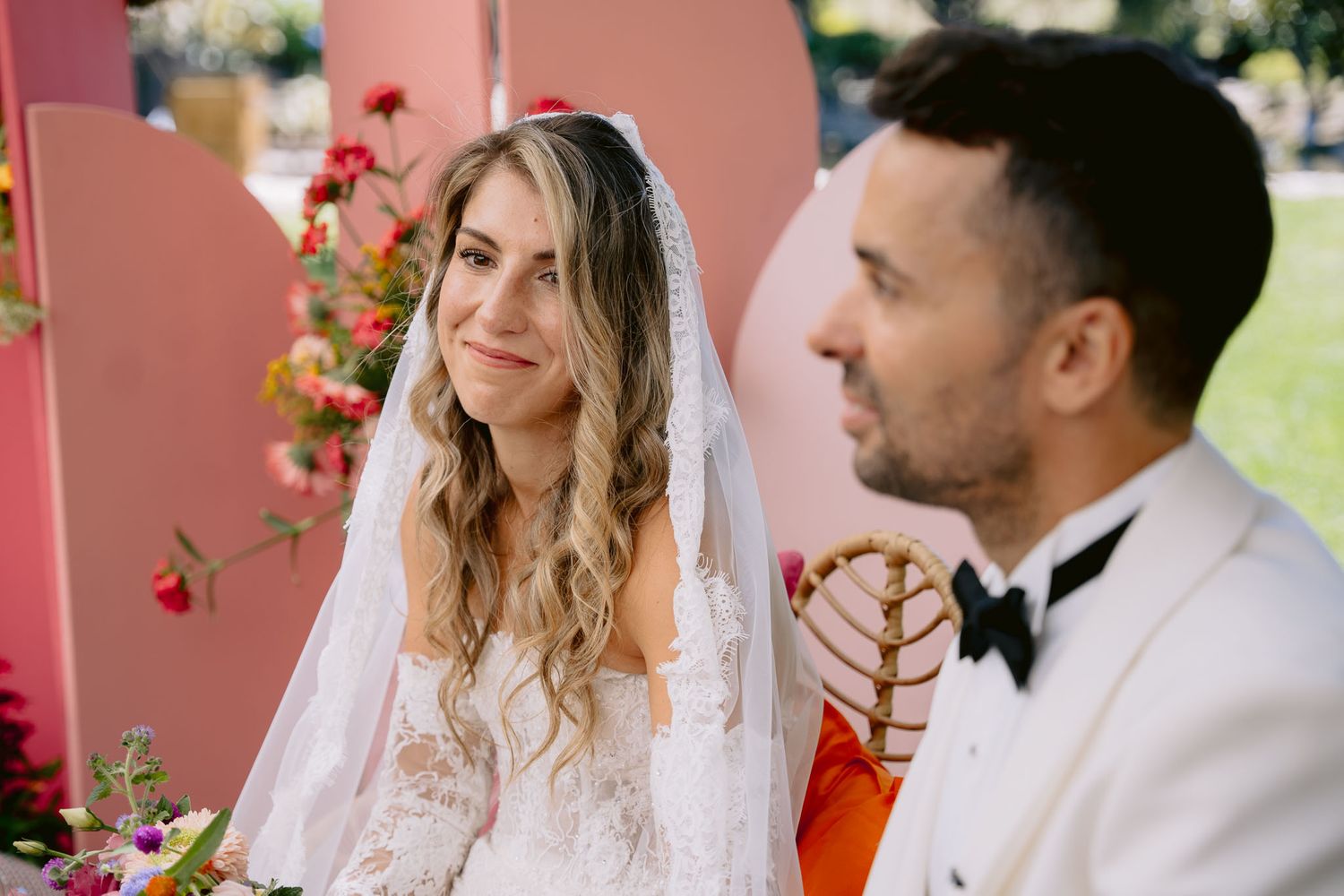 Fotógrafo de casamento registrando emoções reais, fotos perfeitas para álbuns e quadros.