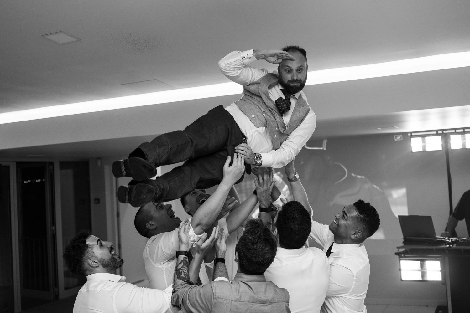 Transformamos cada instante do casamento em imagens inesquecíveis, perfeitas para álbuns, impressos personalizados e recordações que contam