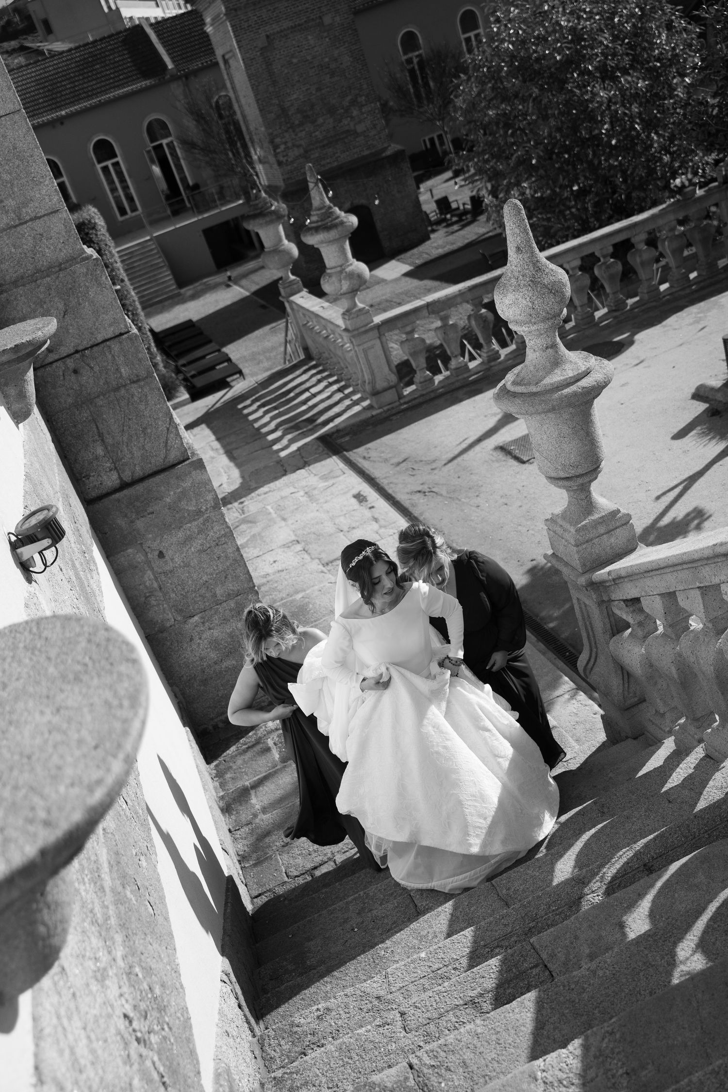 Momentos especiais do casamento em Portugal, registrados com arte para álbuns e impressos.