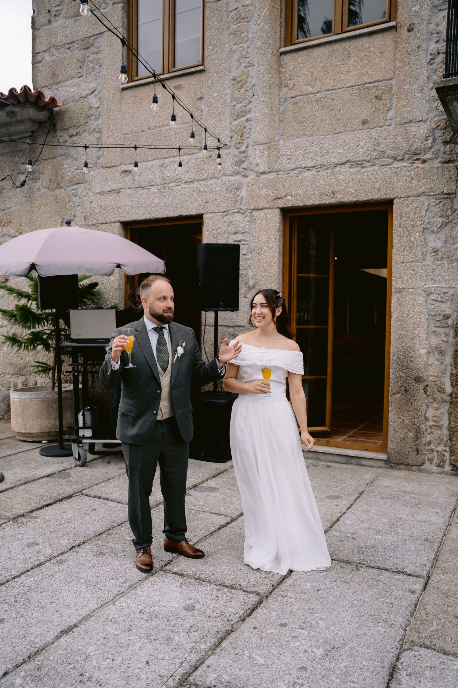 Fotógrafo de casamento em [cidade], especializado em registrar momentos únicos com fotos que se transformam em álbuns e impressos de alta qu