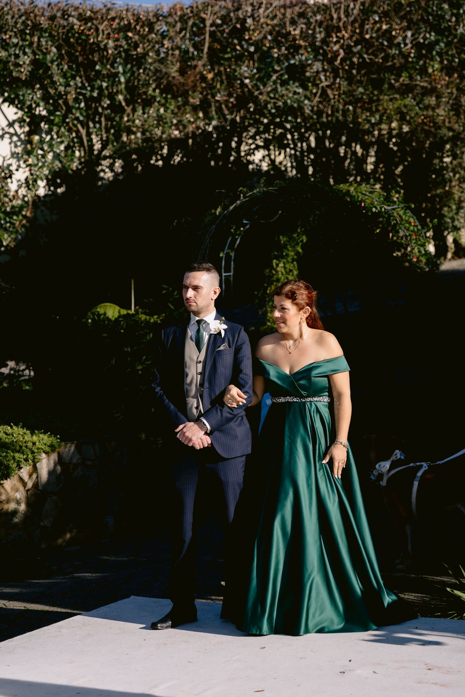 Momentos especiais do casamento em Portugal, registrados com arte para álbuns e impressos.