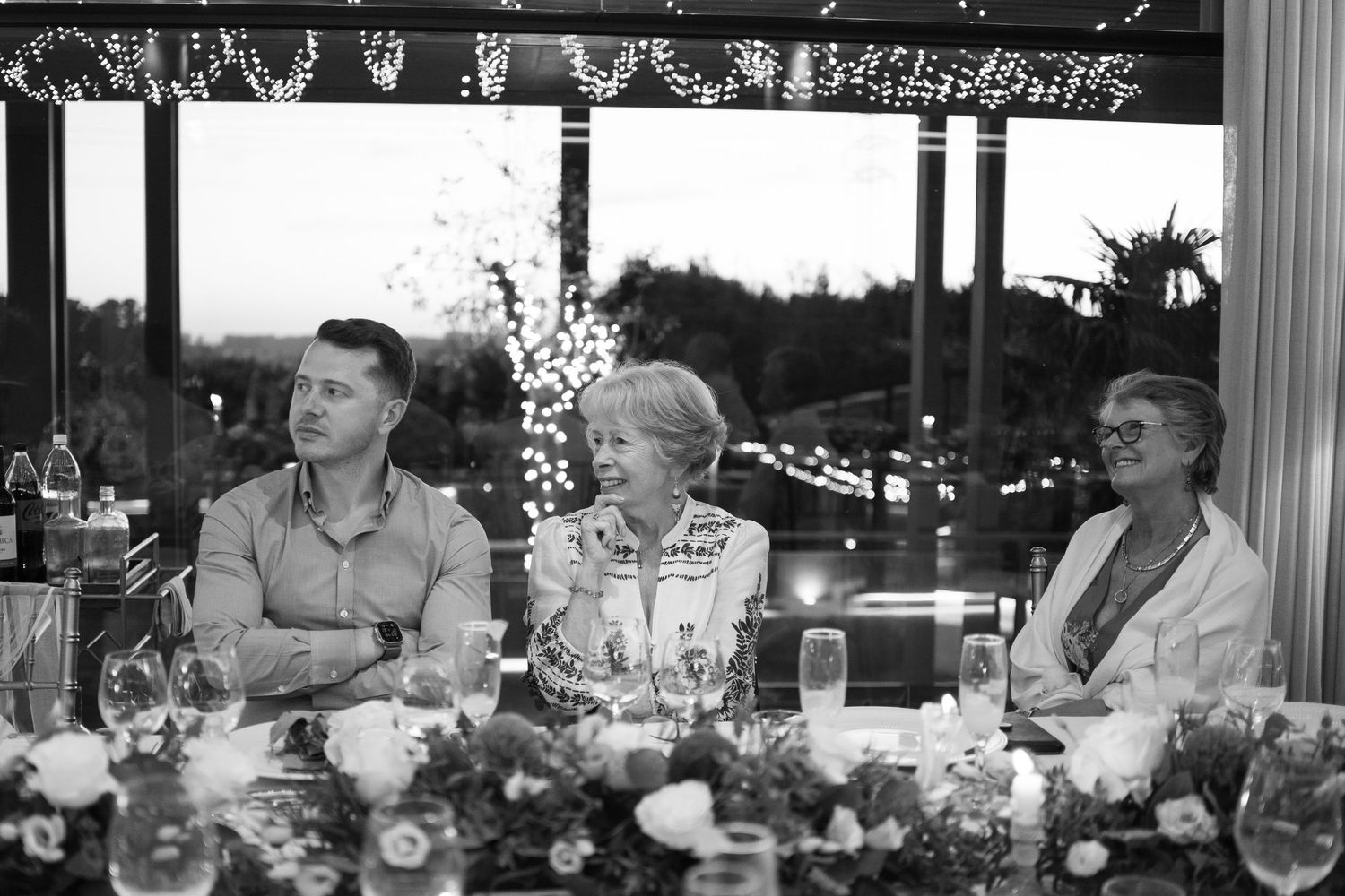 Fotos de casamento profissionais, capturando amor, alegria e detalhes especiais.