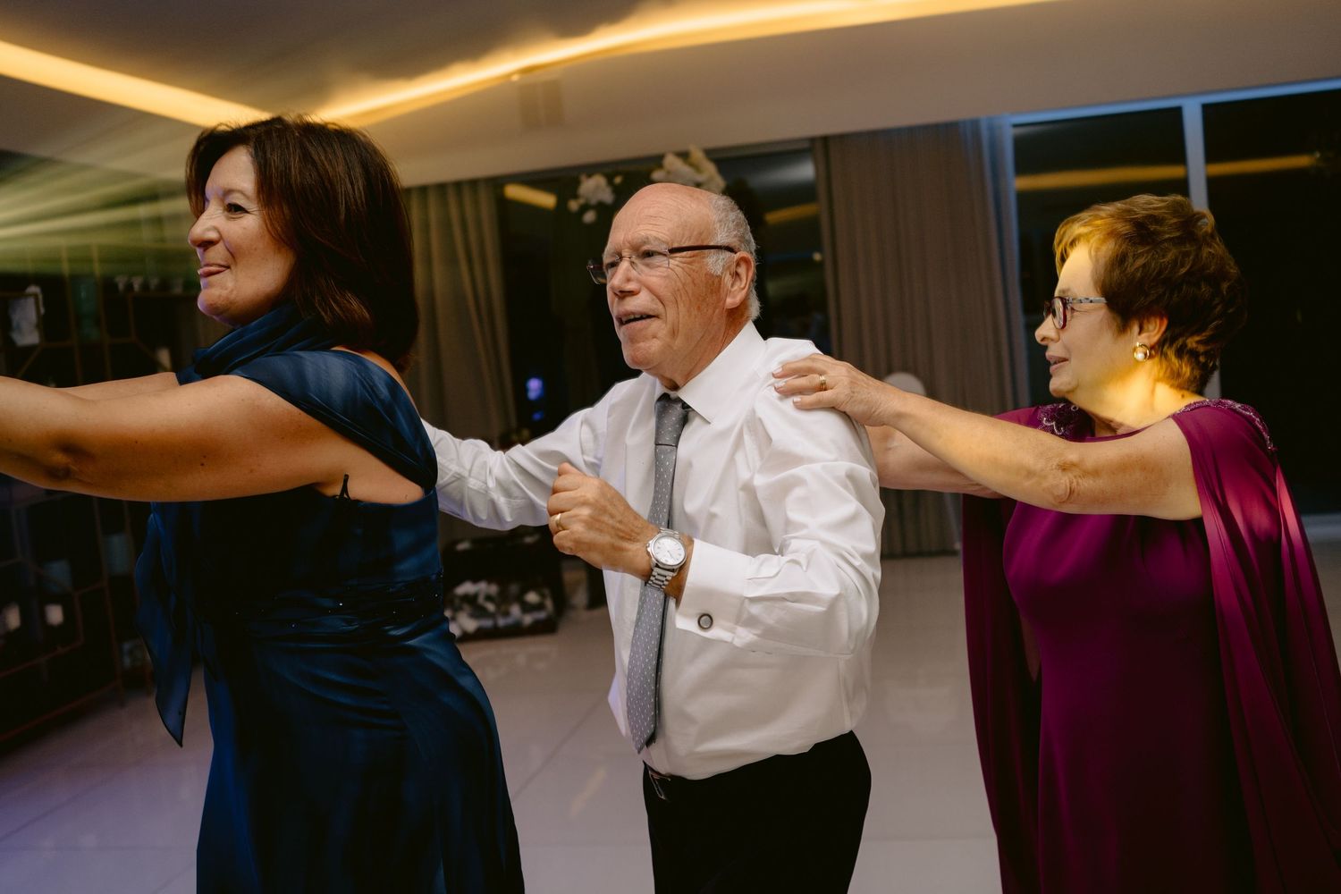 Transformamos cada instante do casamento em imagens inesquecíveis, perfeitas para álbuns, impressos personalizados e recordações que contam