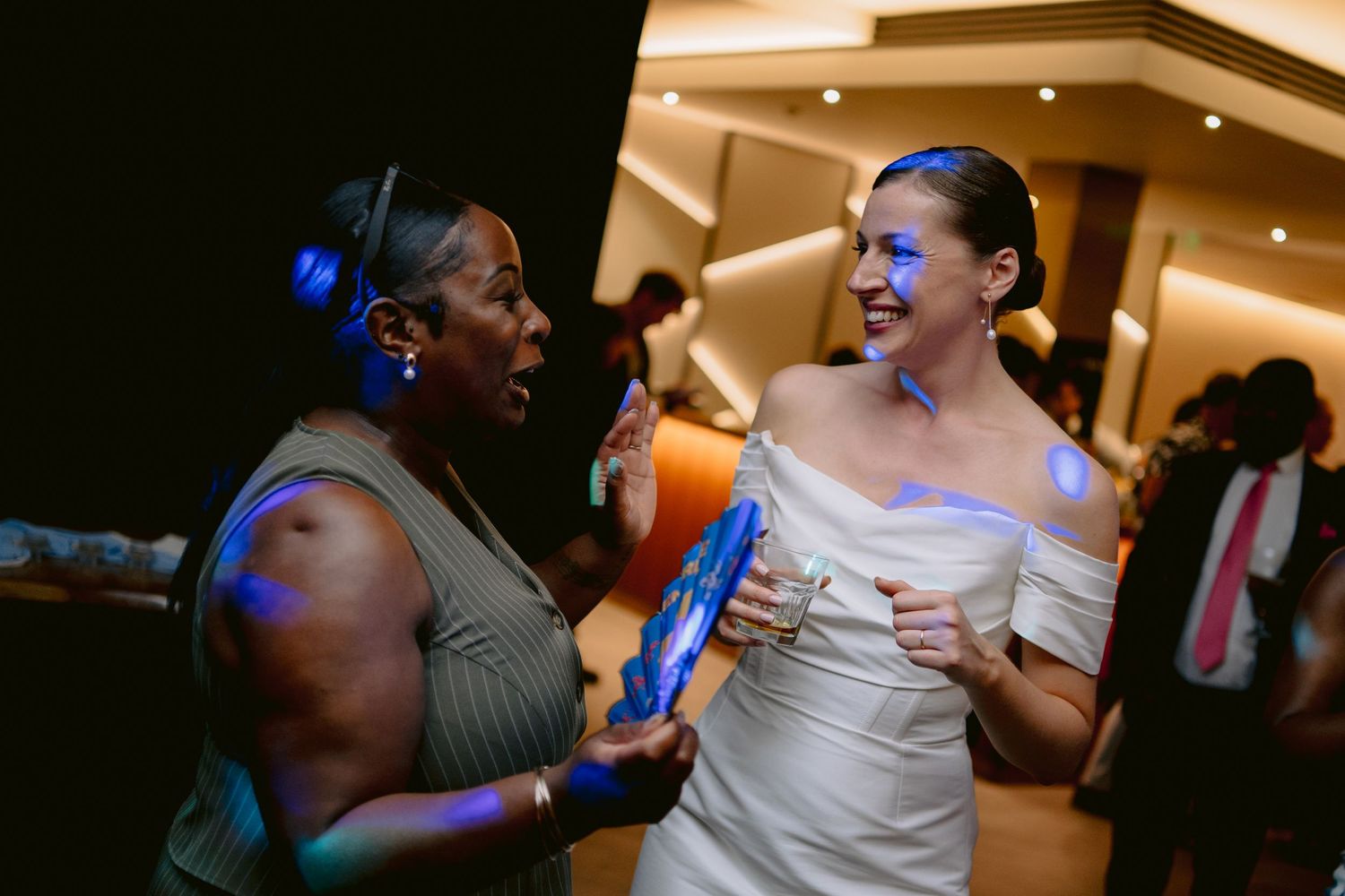 Momentos mágicos do casamento em Portugal, fotos que eternizam emoções em impressos.