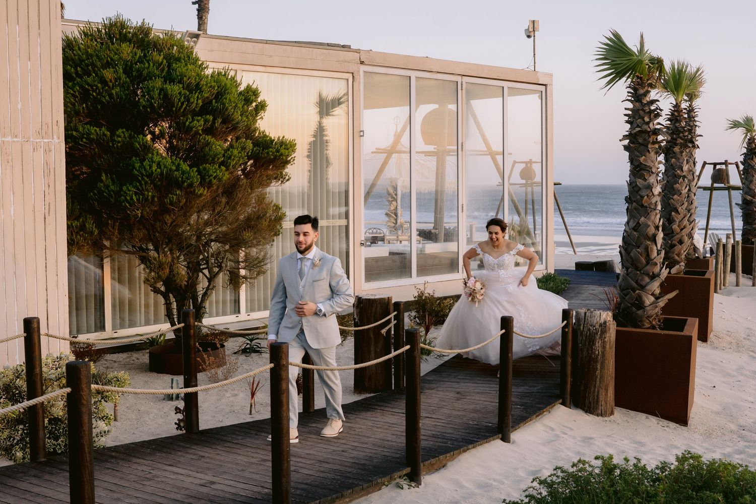 Cobertura completa do casamento em [cidade], fotos emocionantes para lembranças eternas.