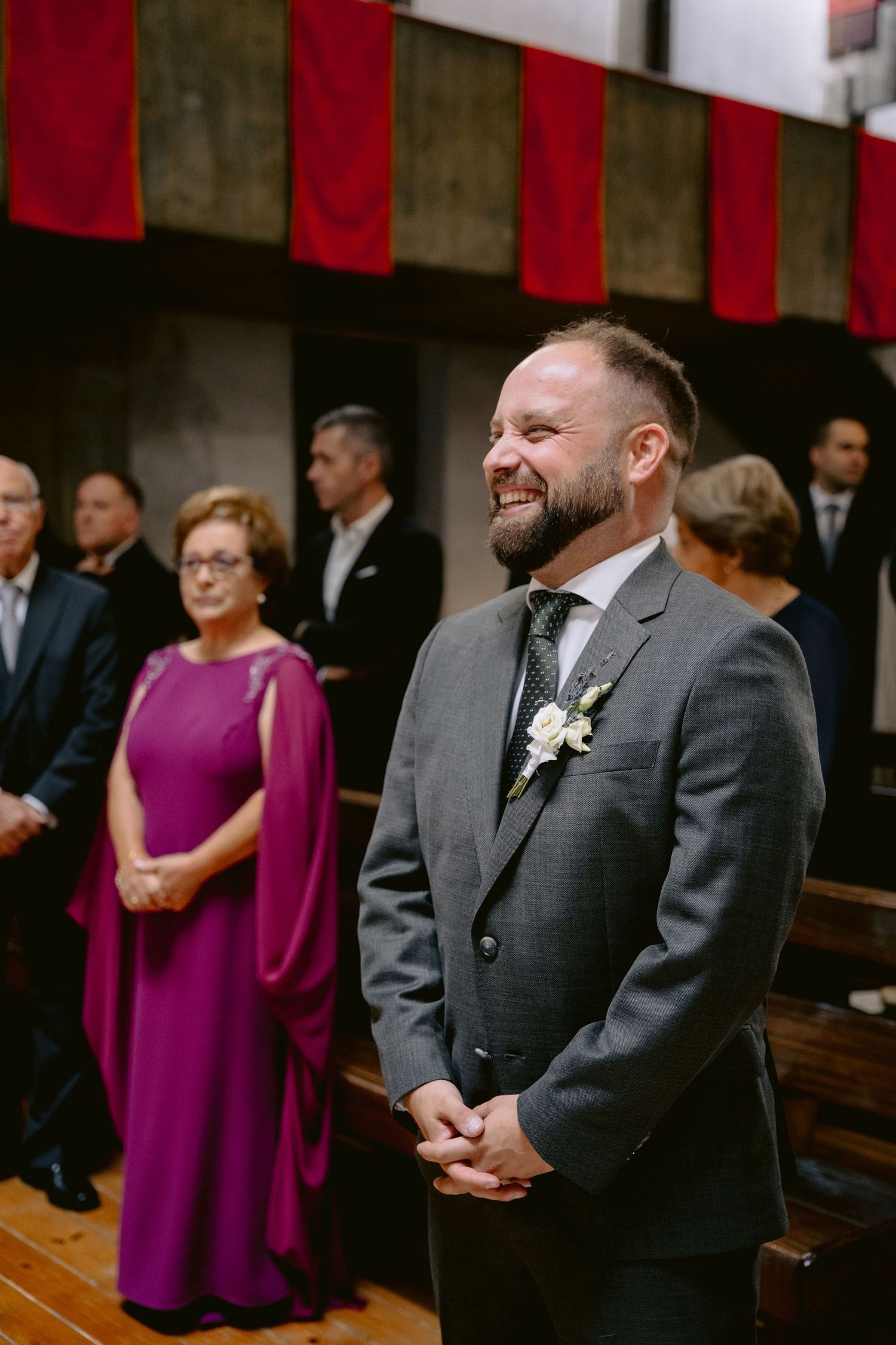 Transforme seu casamento em uma coleção de memórias inesquecíveis com fotos profissionais que ficam lindas em álbuns, impressos e lembranças